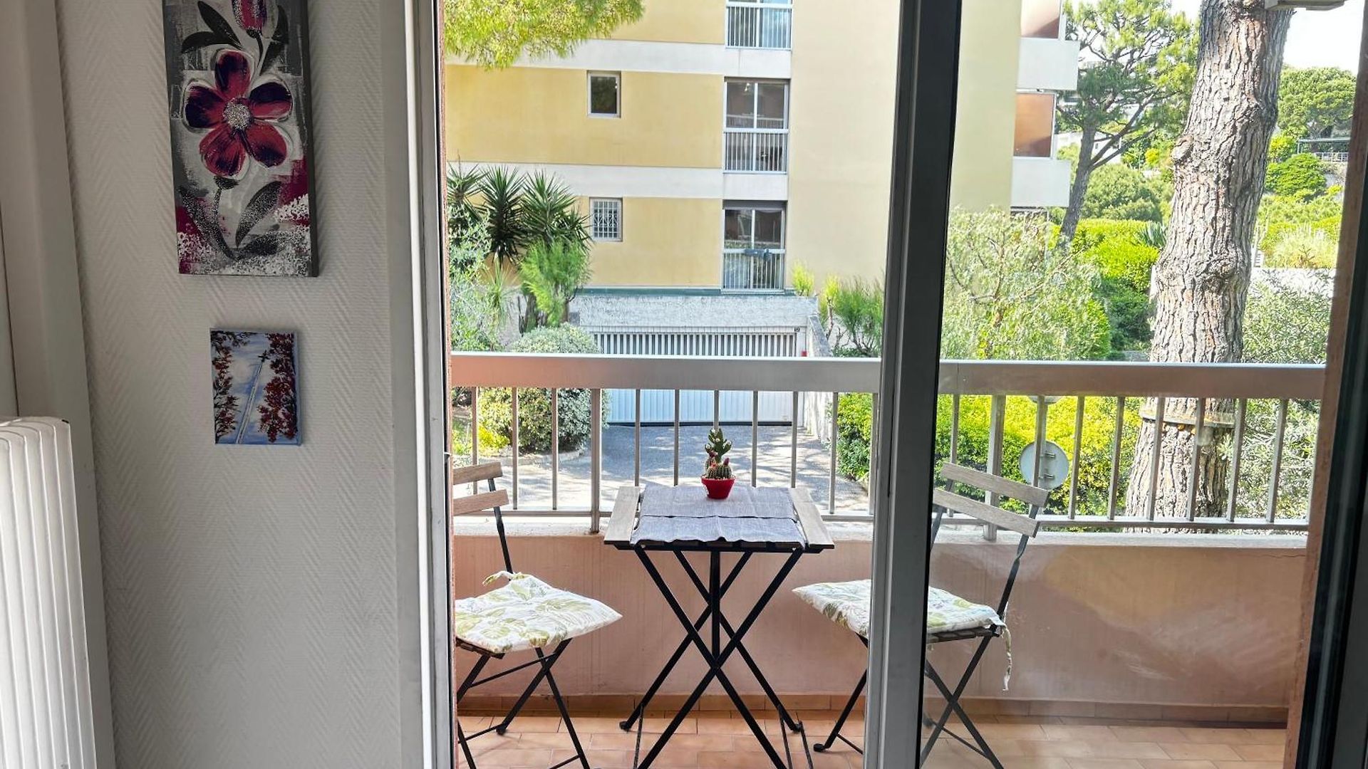 In A Private With Pool Appartement Nice