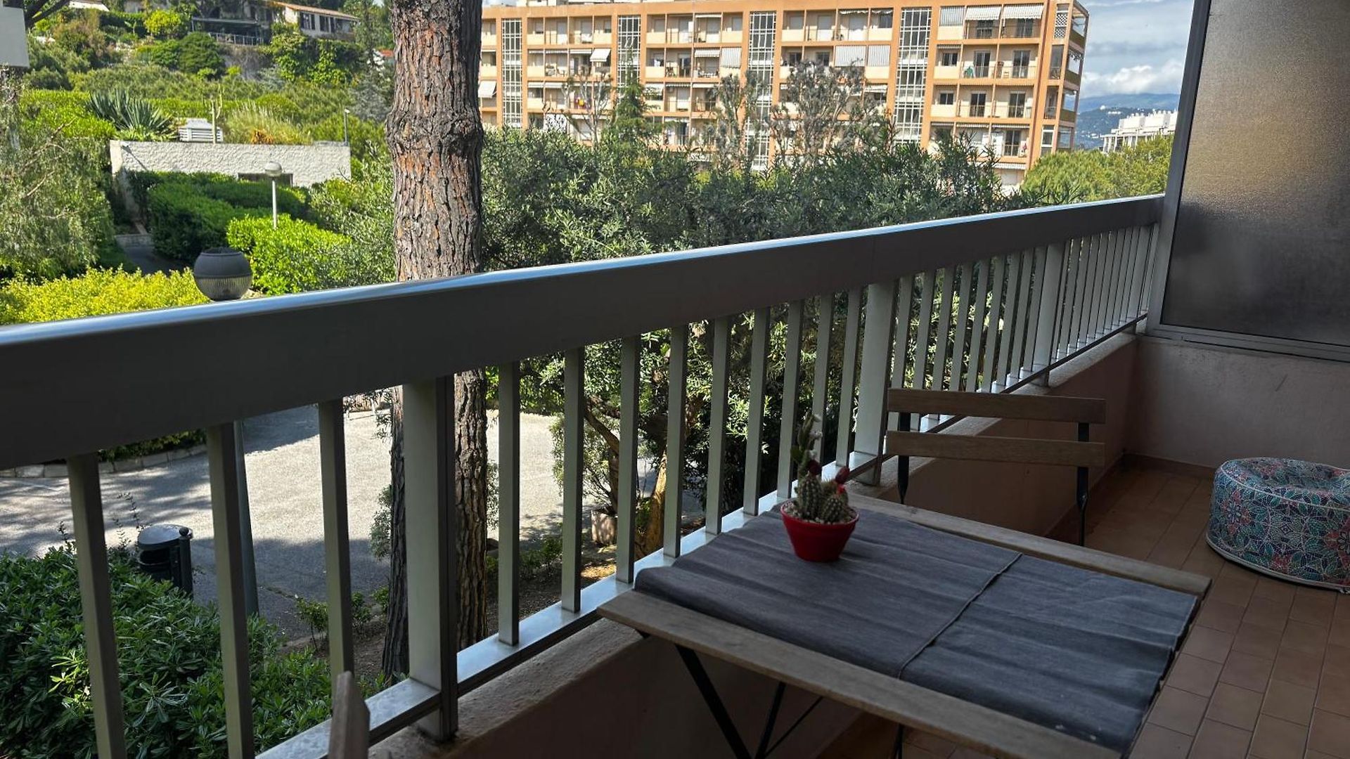 In A Private With Pool * Nice