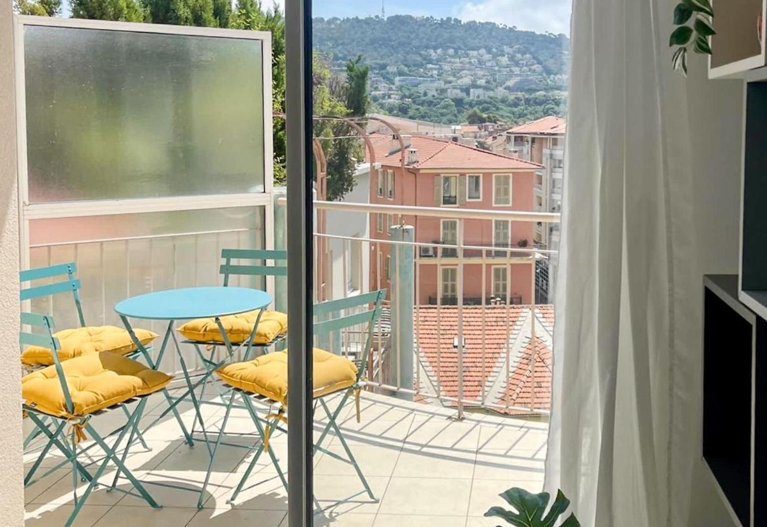 Risso - Charming One Bedroom With A Balcony