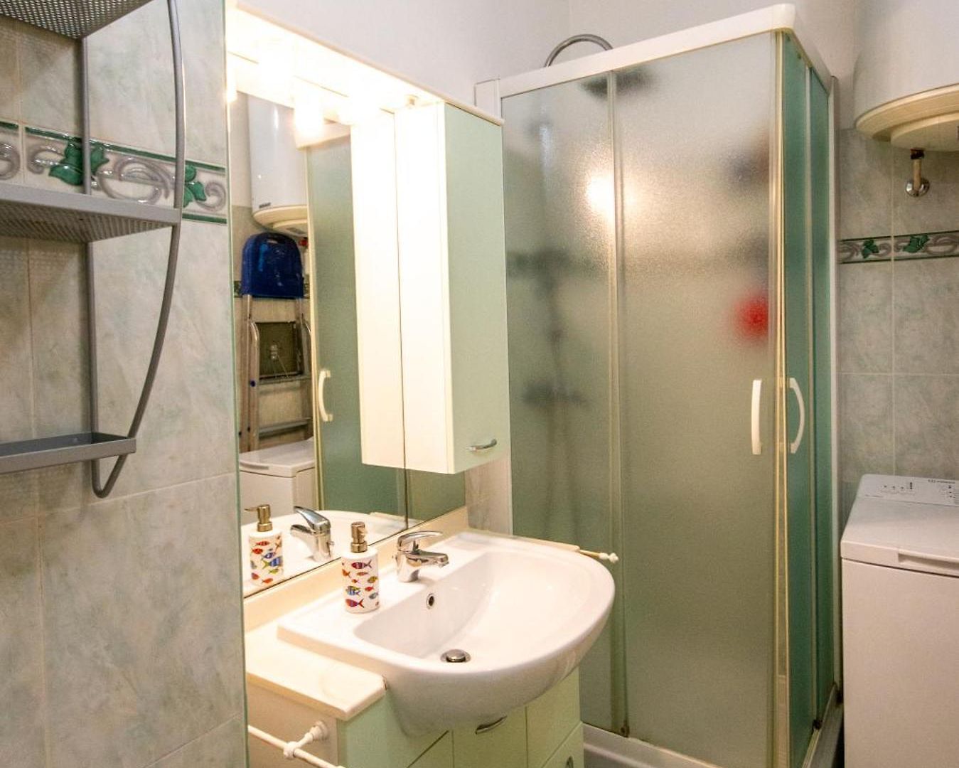 Apartment Joli 2 Pieces Climatise A 150m De La *