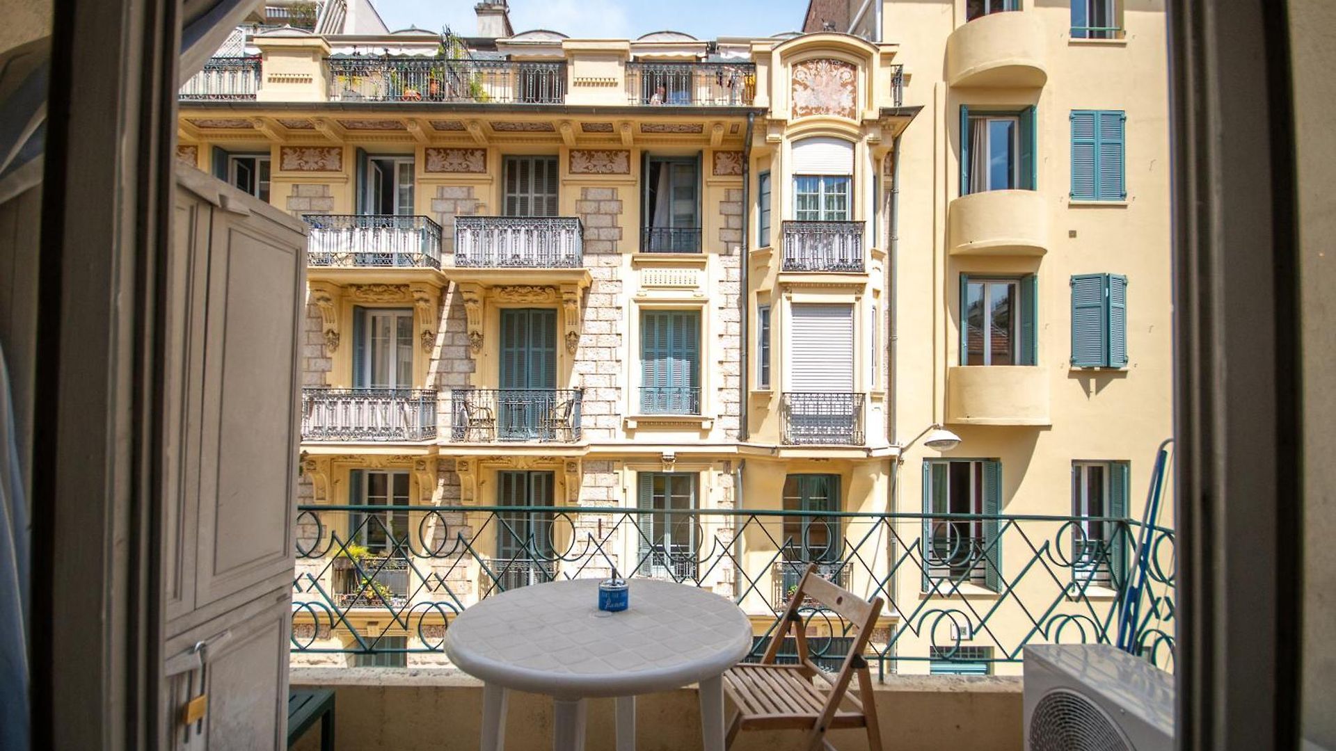 Apartment Joli 2 Pieces Climatise A 150m De La *