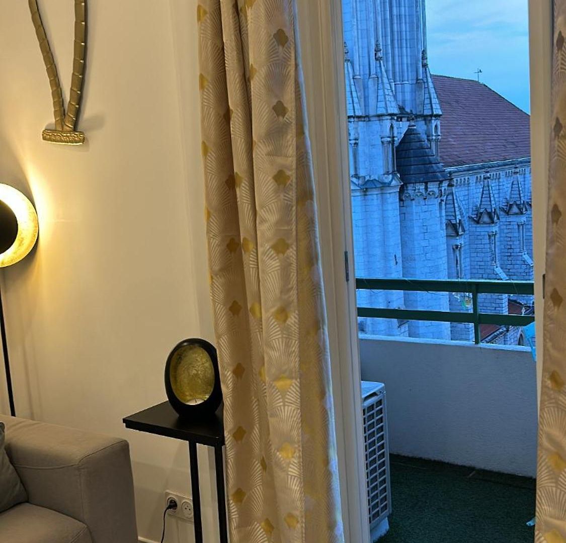 Appartement Centre Sur Avenue Jean Medecin à 8 Minutes De Marche *