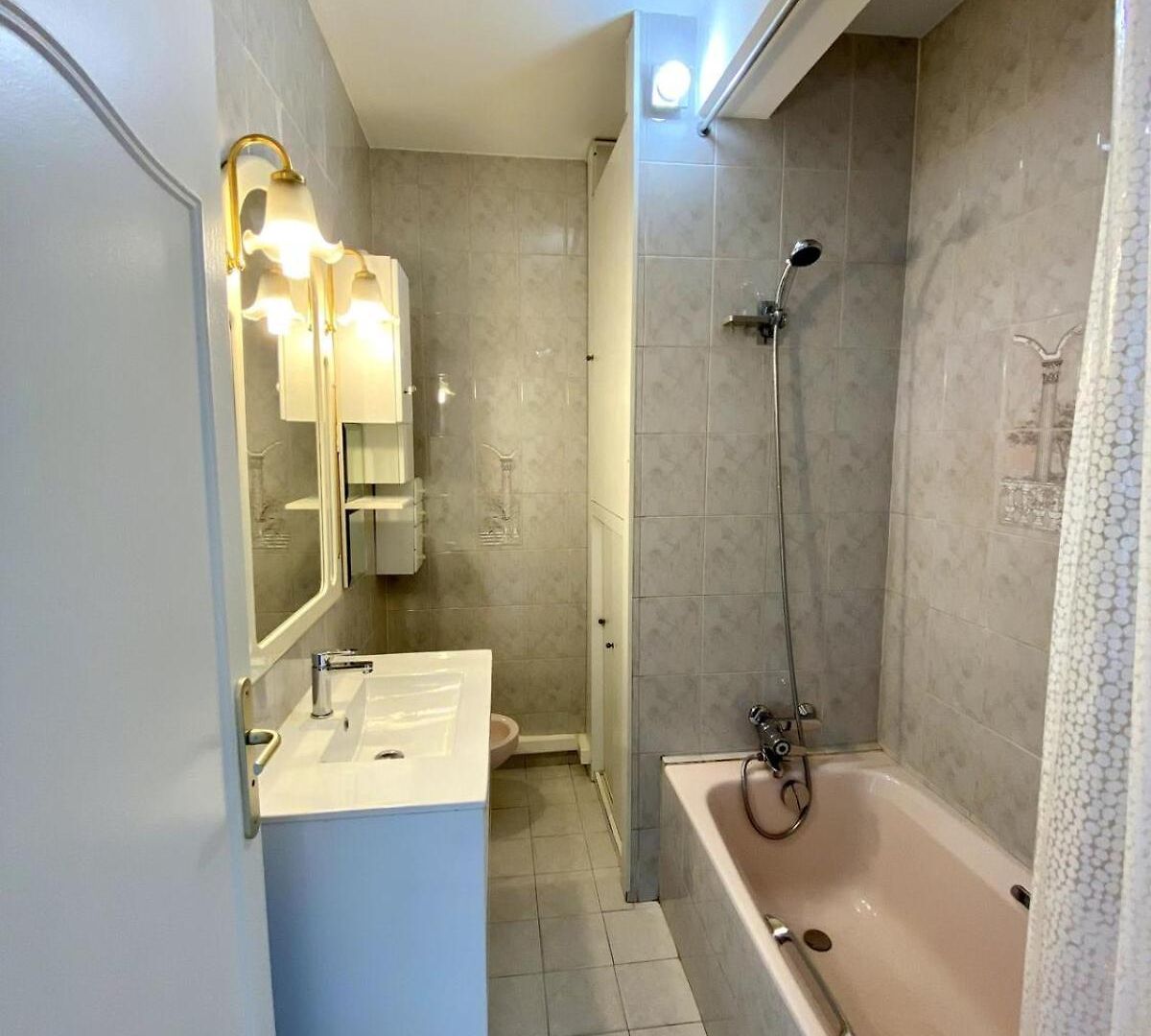 West Pretty One Bedroom Appartement Nice