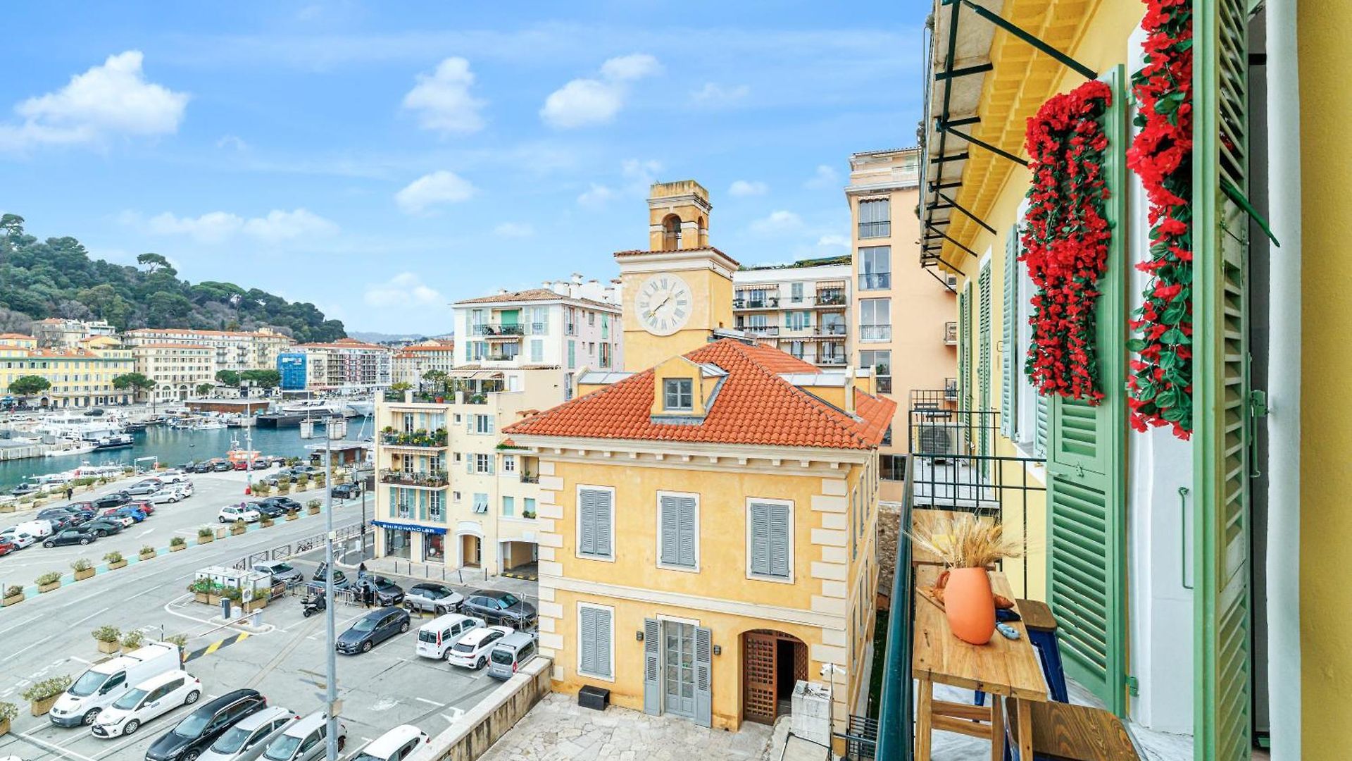 Sunlight - Archibald - Port Area, 2 Bedrooms, Stunning With Balcony & Parking Apartment *