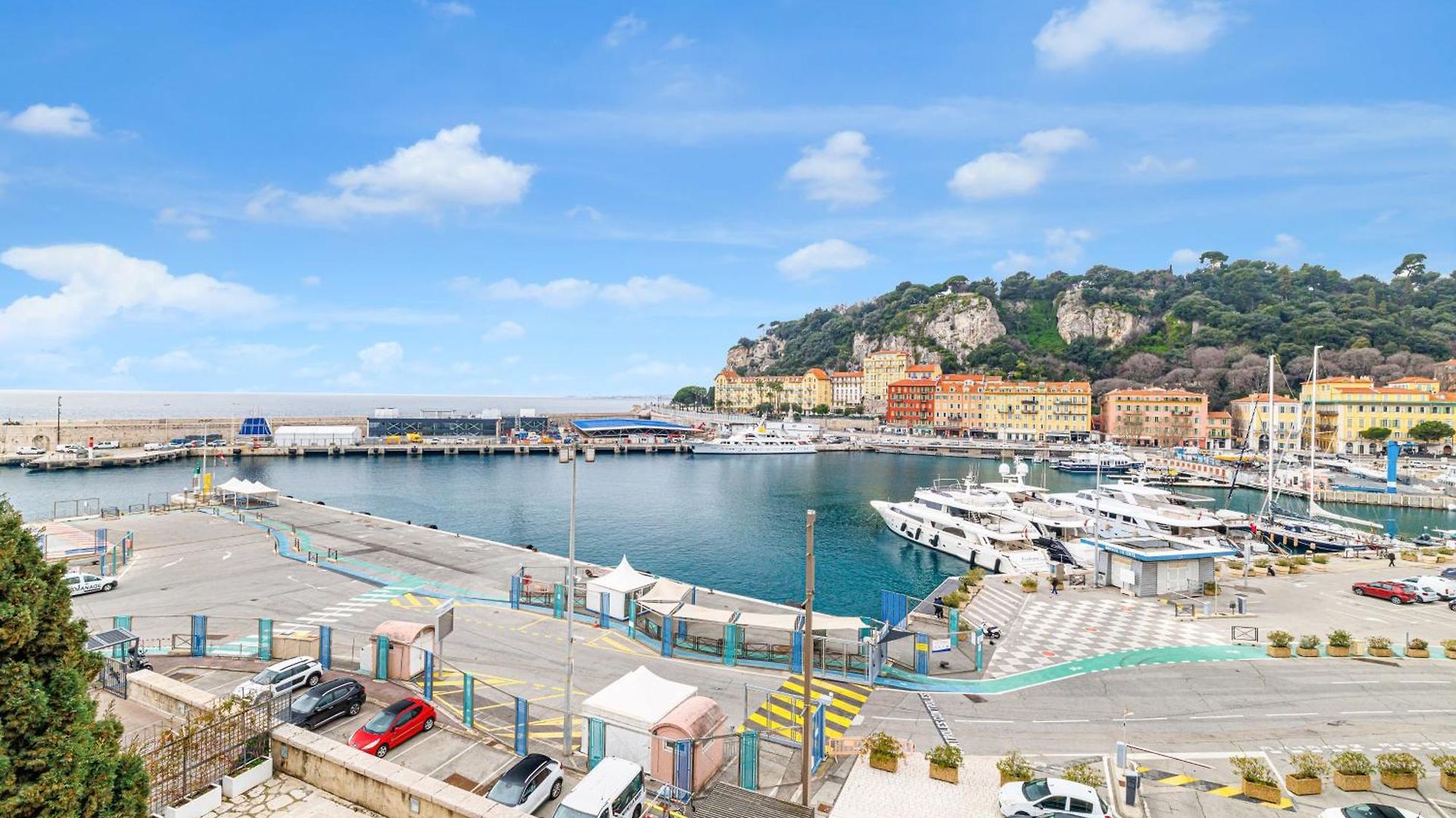 Sunlight - Archibald - Port Area, 2 Bedrooms, Stunning With Balcony & Parking