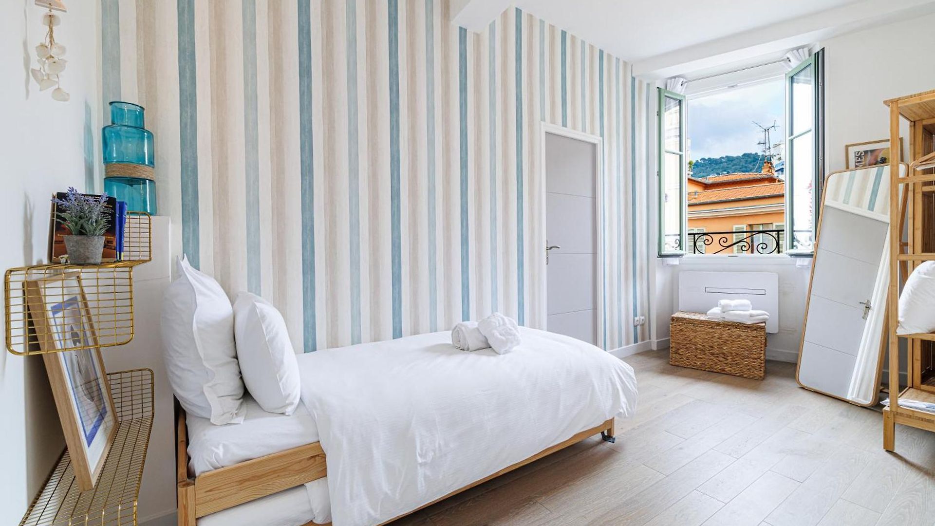 Sunlight - Archibald - Port Area, 2 Bedrooms, Stunning With Balcony & Parking Apartment Nice