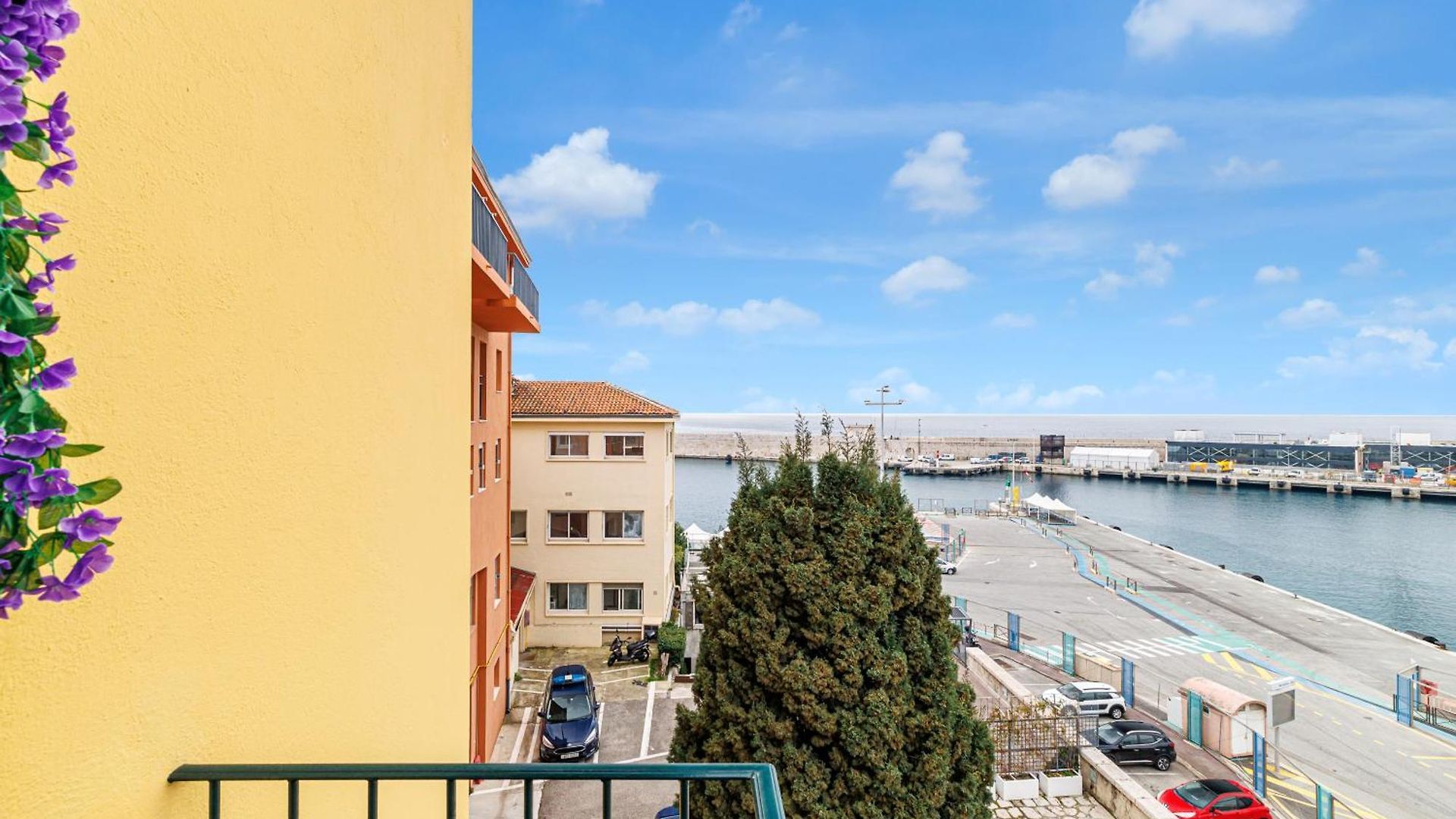 Sunlight - Archibald - Port Area, 2 Bedrooms, Stunning With Balcony & Parking Apartment Nice