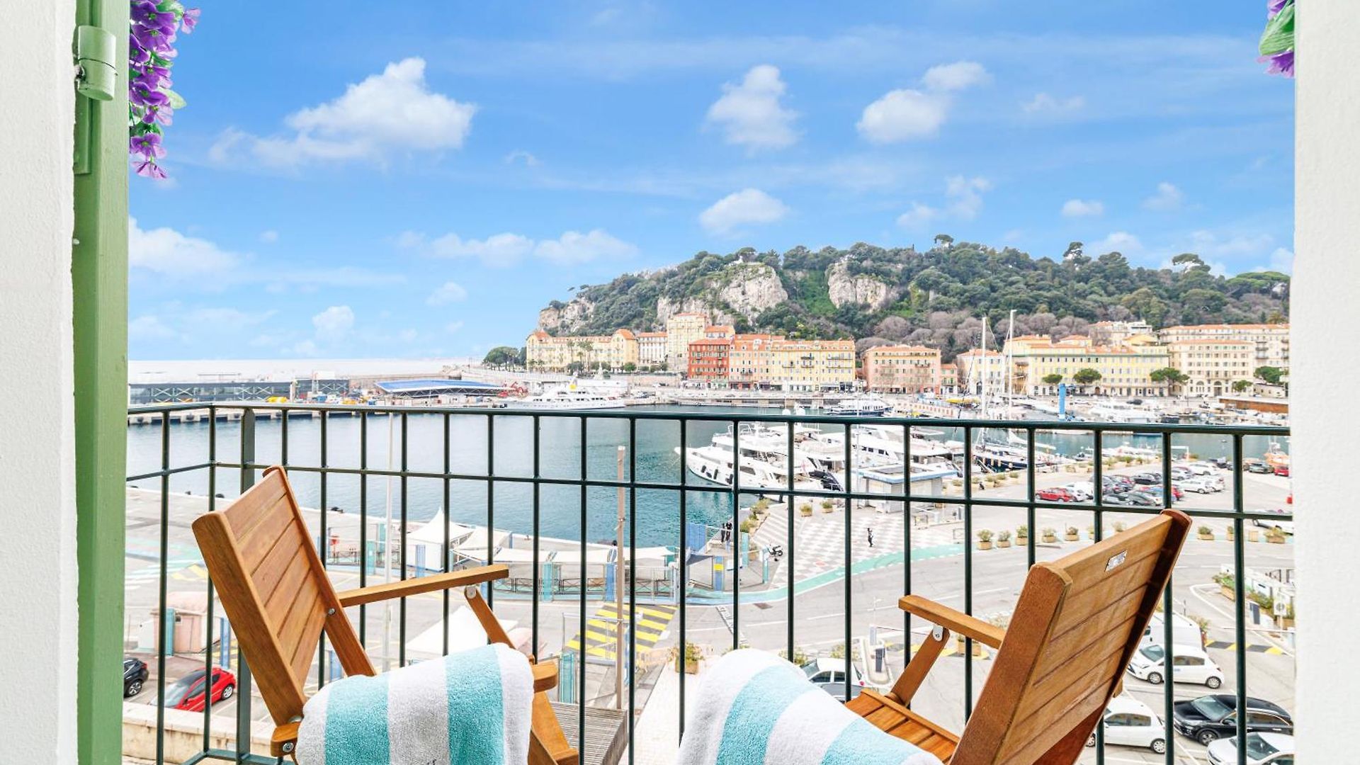 Apartment Sunlight - Archibald - Port Area, 2 Bedrooms, Stunning With Balcony & Parking *
