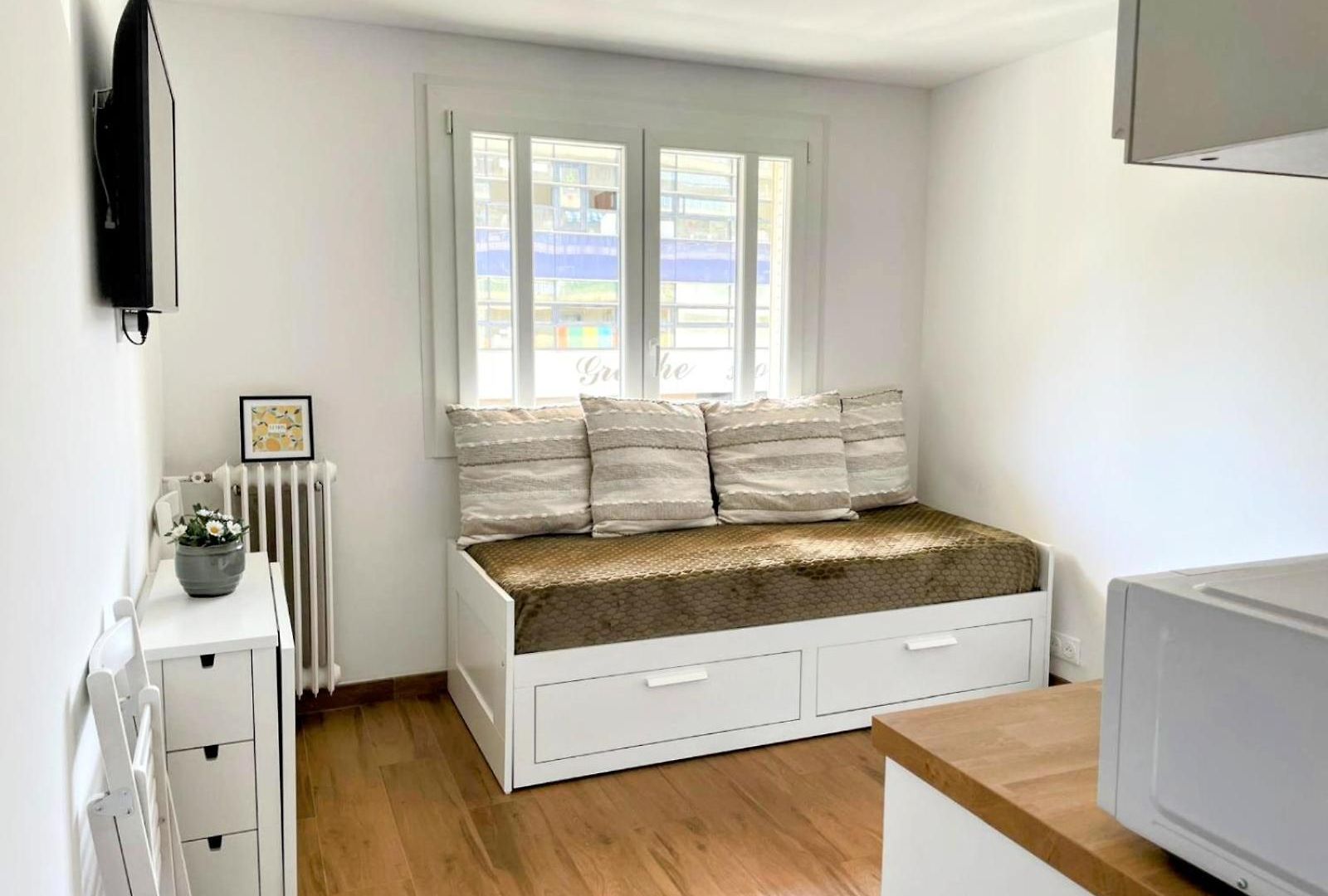 Modern Apartment, Steps From Tramway *