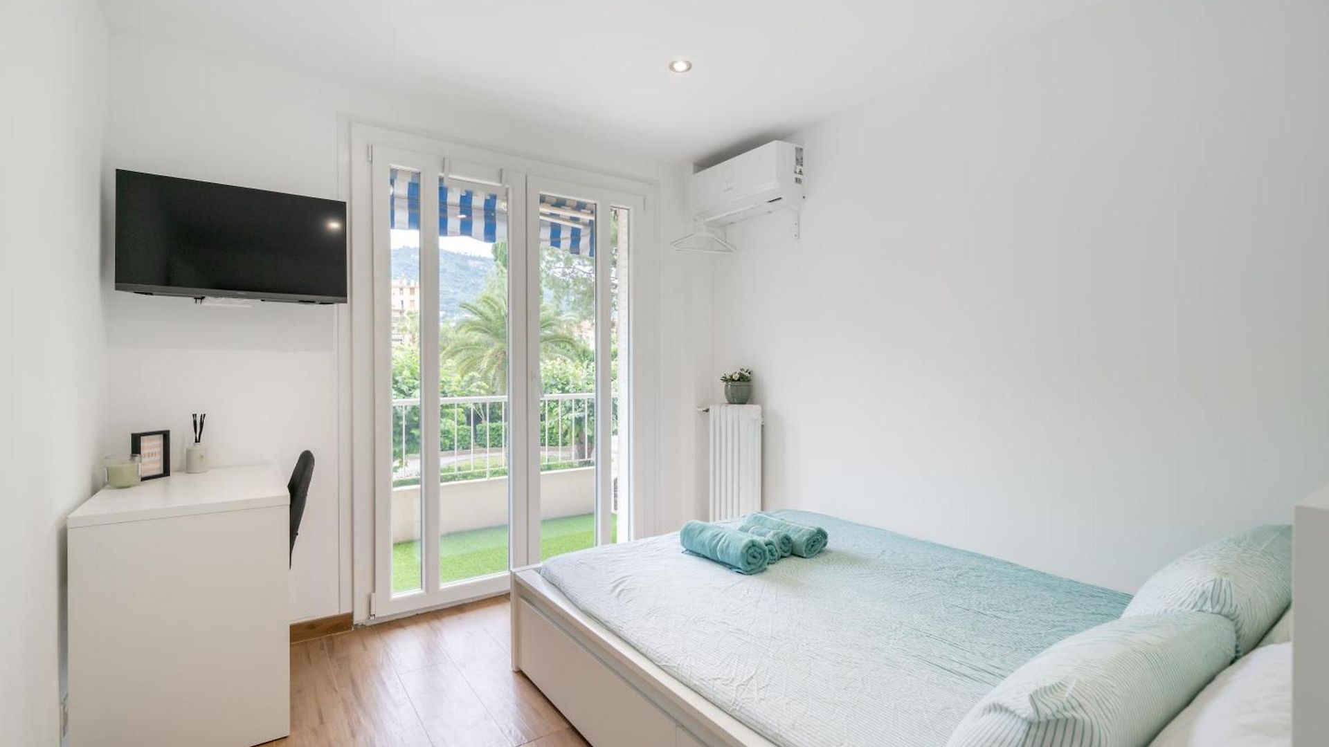 Modern Apartment, Steps From Tramway
