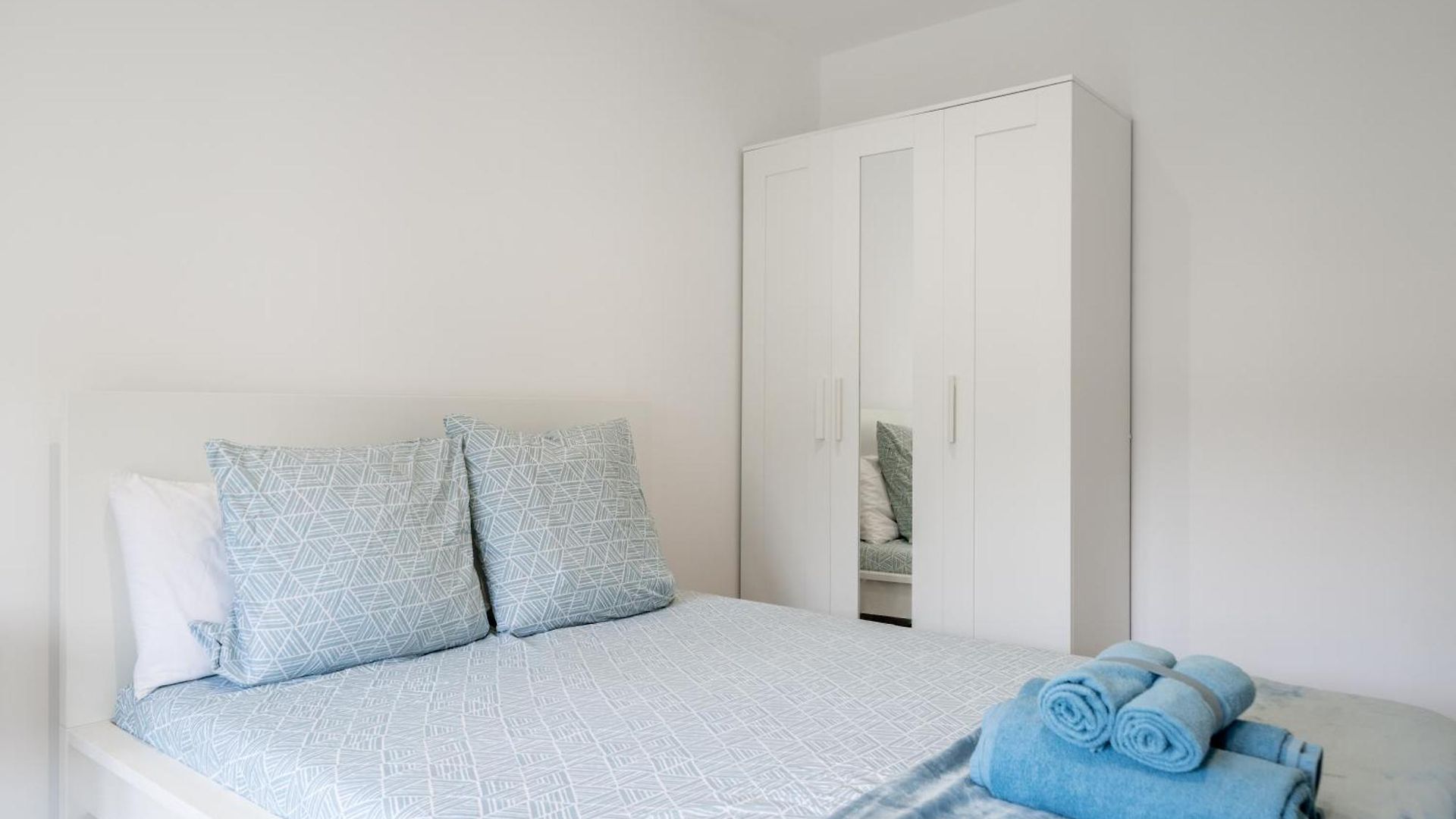 Modern Apartment, Steps From Tramway Nice