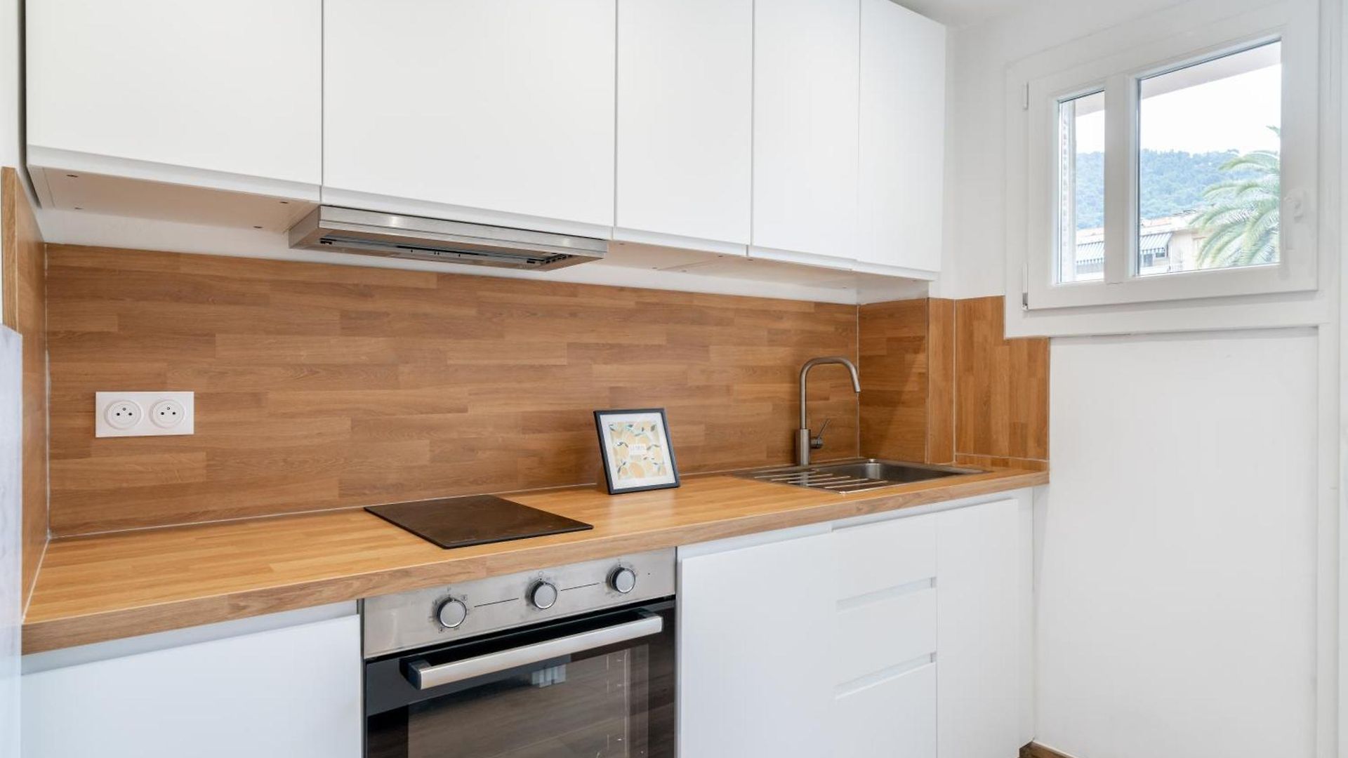 Modern Apartment, Steps From Tramway