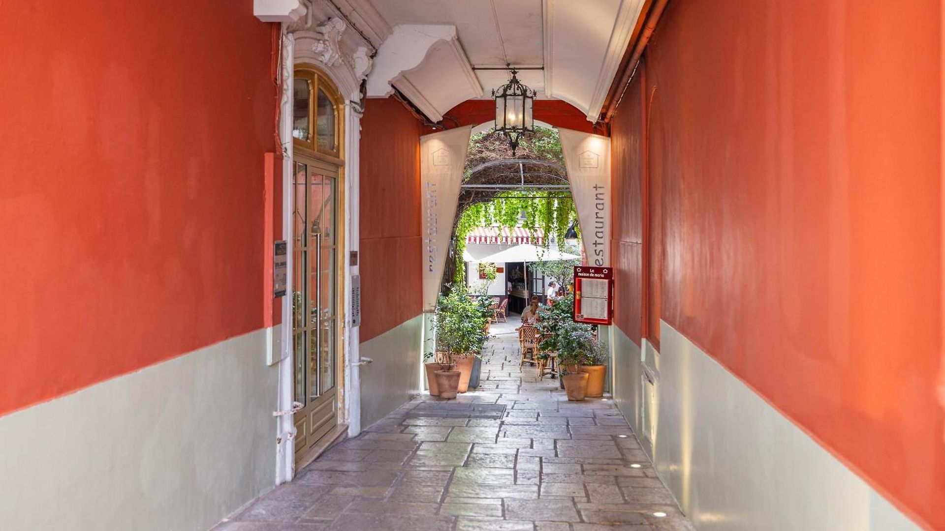 Renting - 5 Massena - Elegant Air-conditioned Cocoon Quiet Patio Massena * Nice