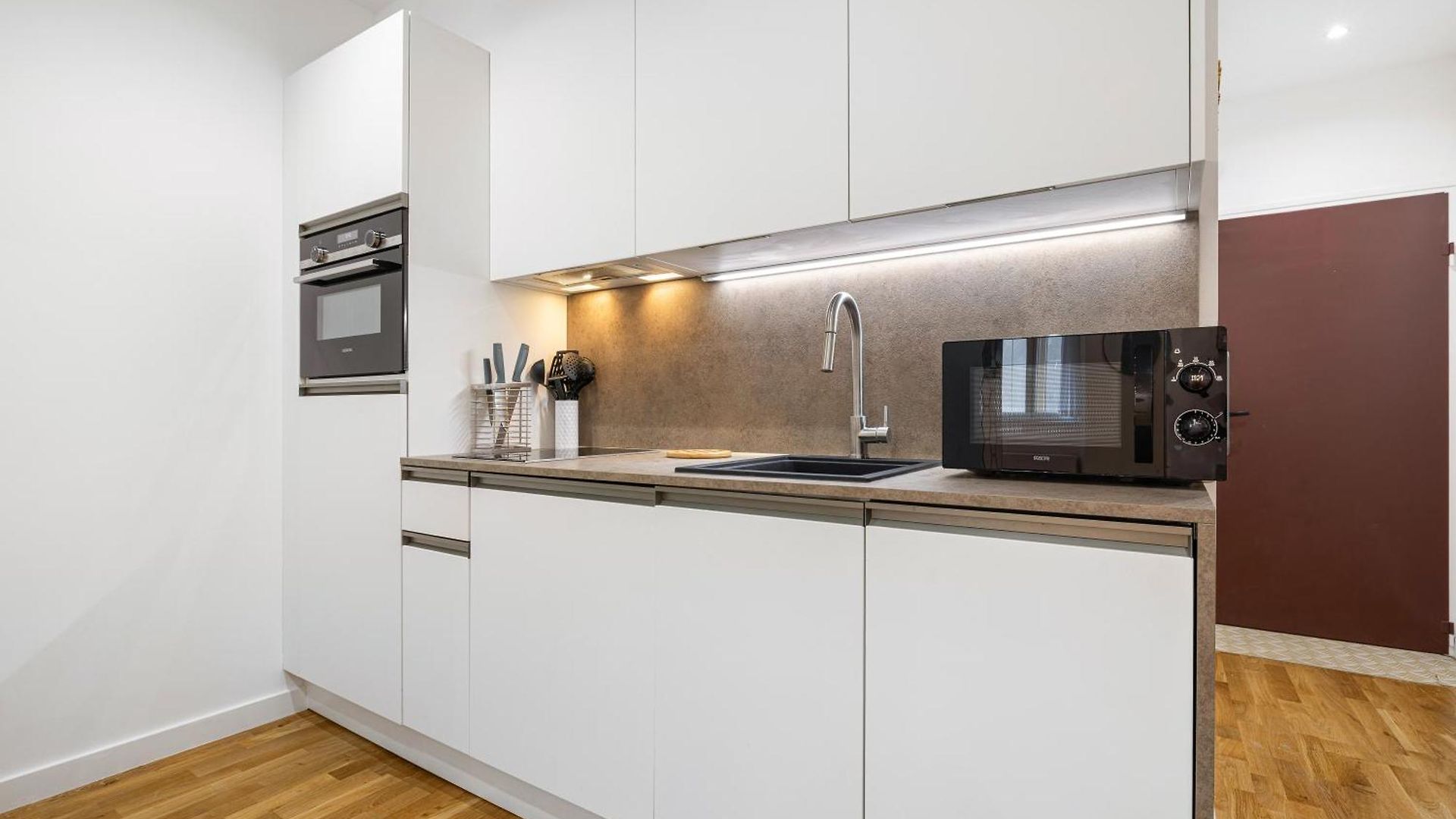 Renting - 5 Massena - Elegant Air-conditioned Cocoon Quiet Patio Massena