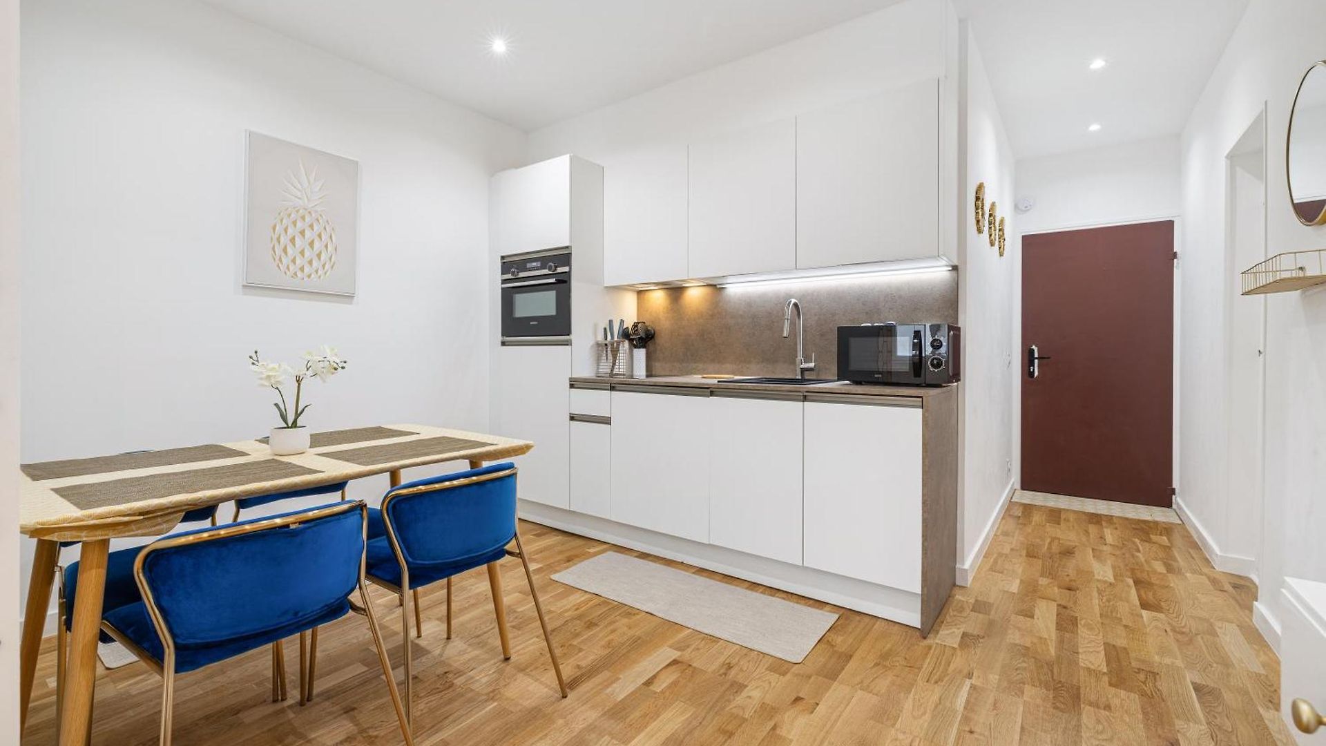 Renting - 5 Massena - Elegant Air-conditioned Cocoon Quiet Patio Massena