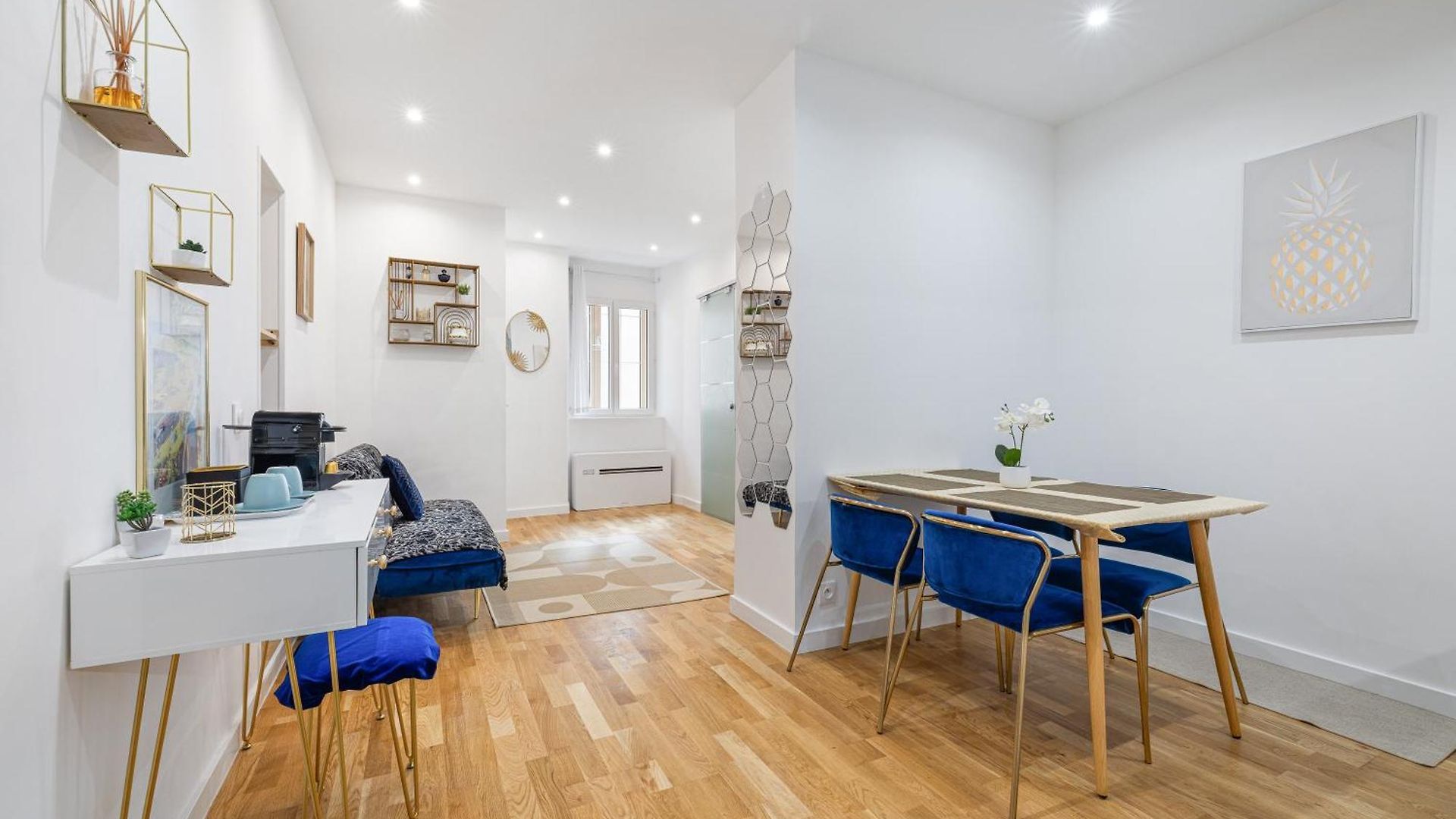 Renting - 5 Massena - Elegant Air-conditioned Cocoon Quiet Patio Massena Nice