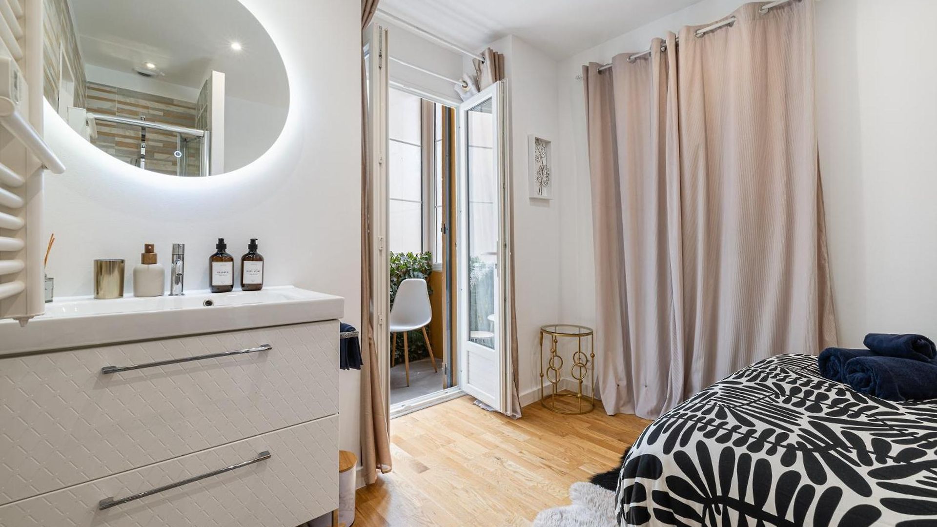 Renting - 5 Massena - Elegant Air-conditioned Cocoon Quiet Patio Massena Nice