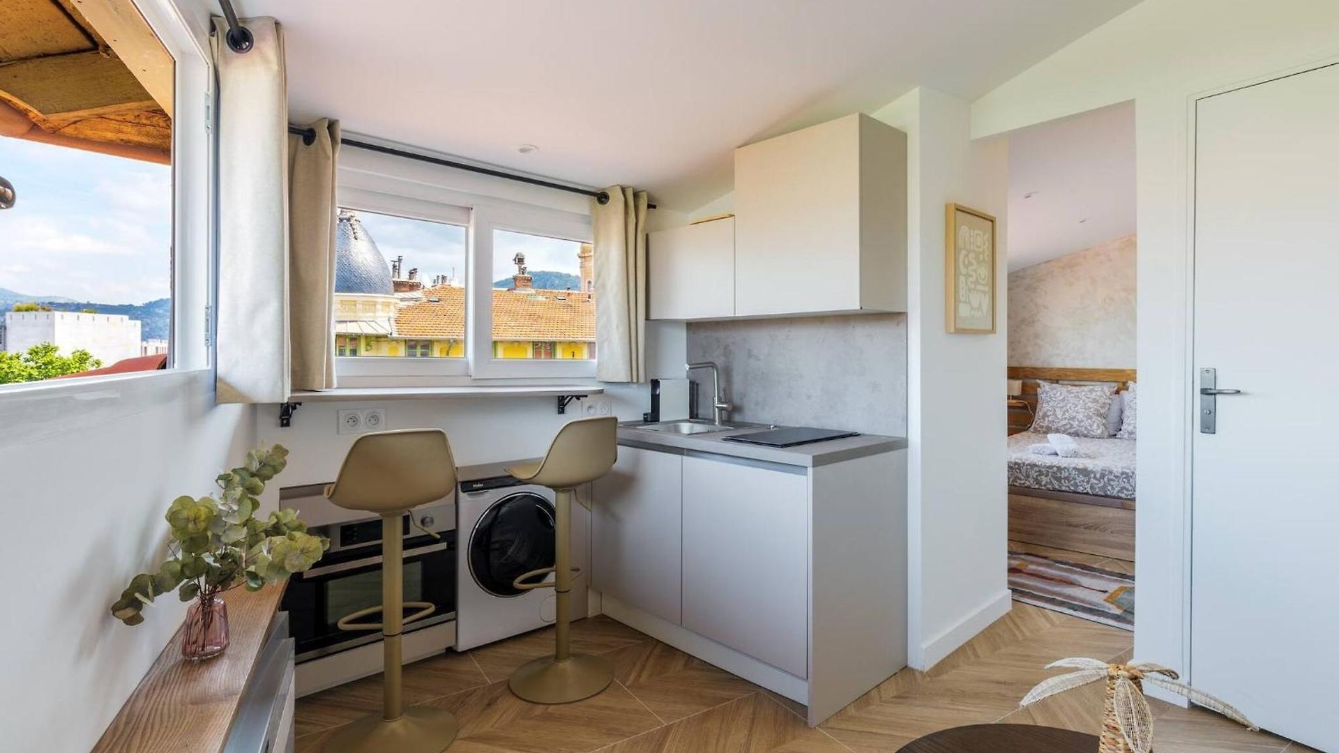 Apartment 12, Boulevard Jean Jaures -