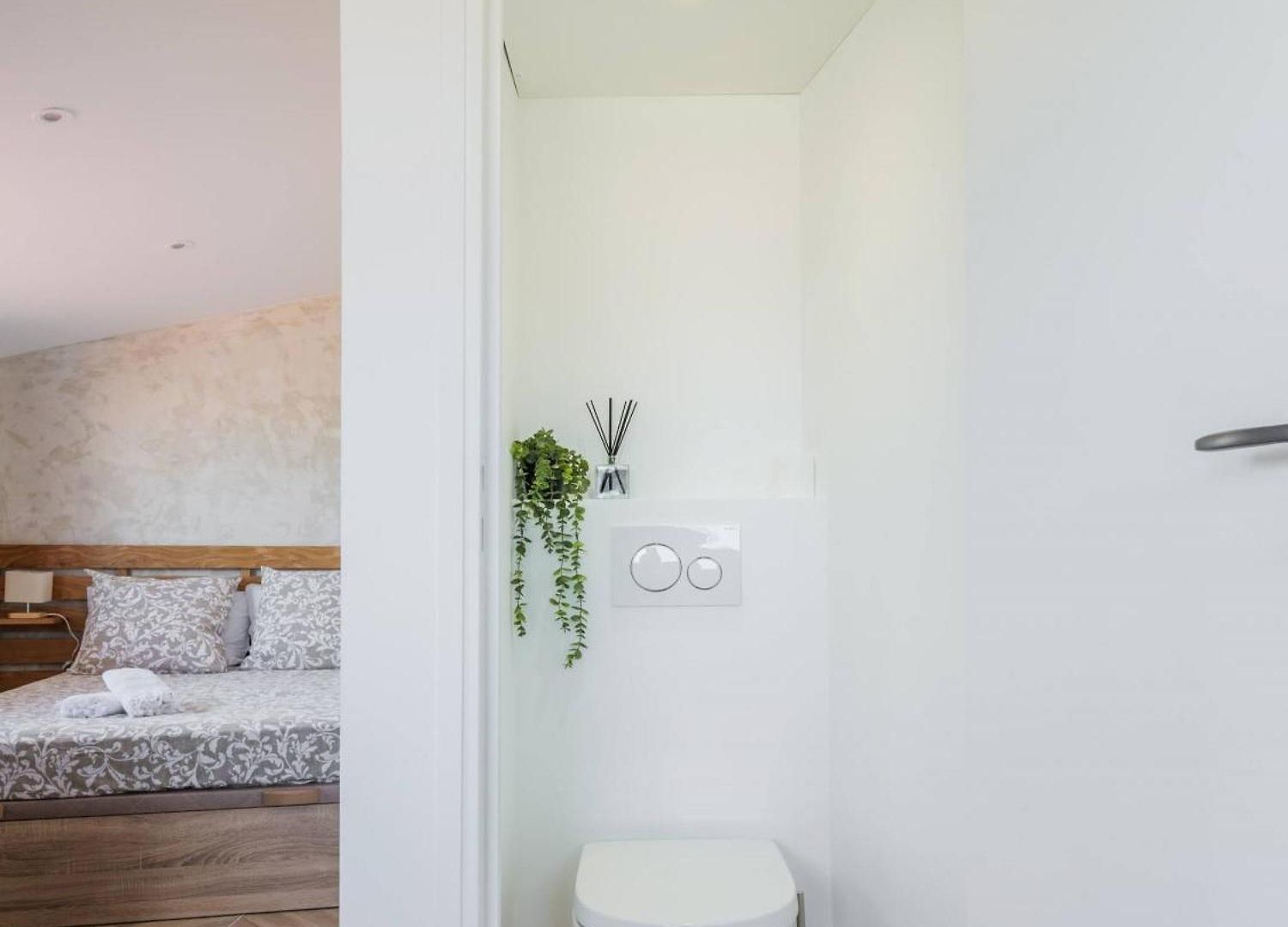 Apartment 12, Boulevard Jean Jaures - *