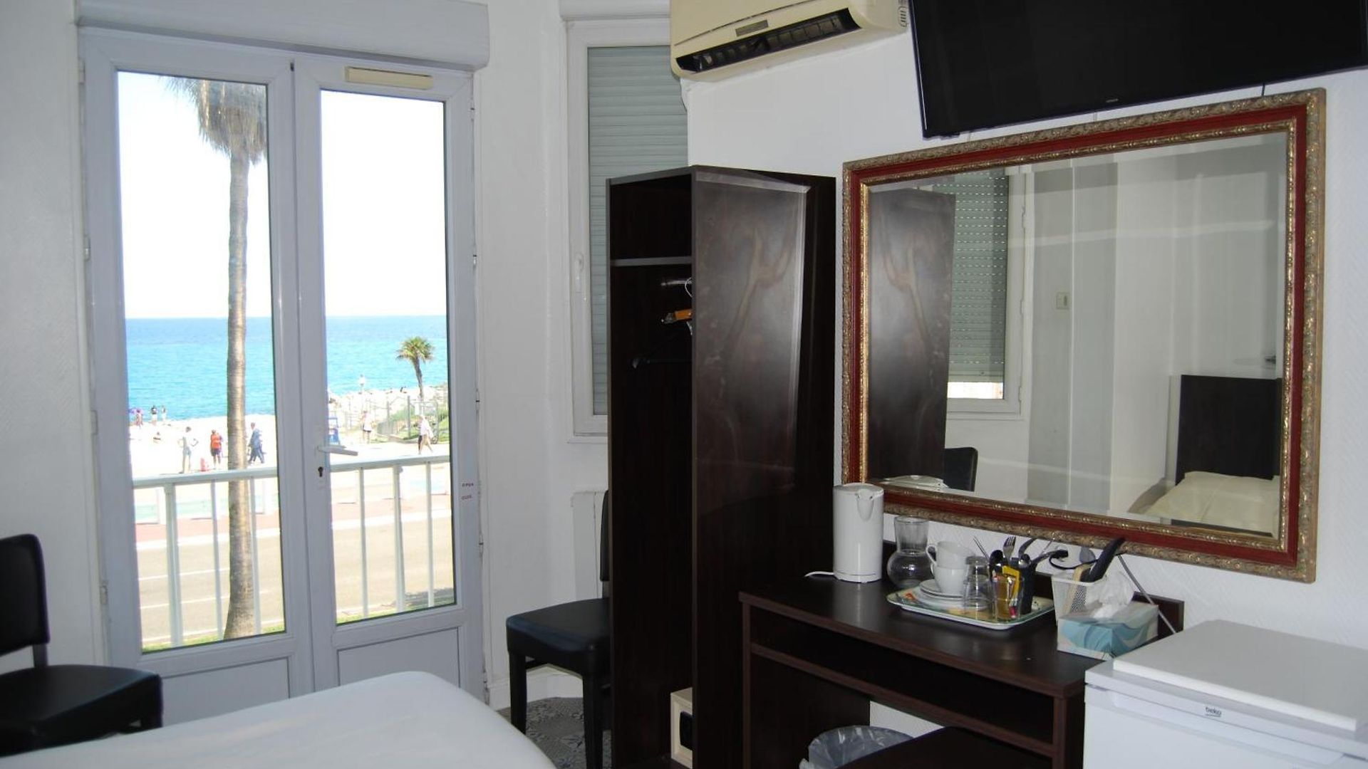 Azur Hotel