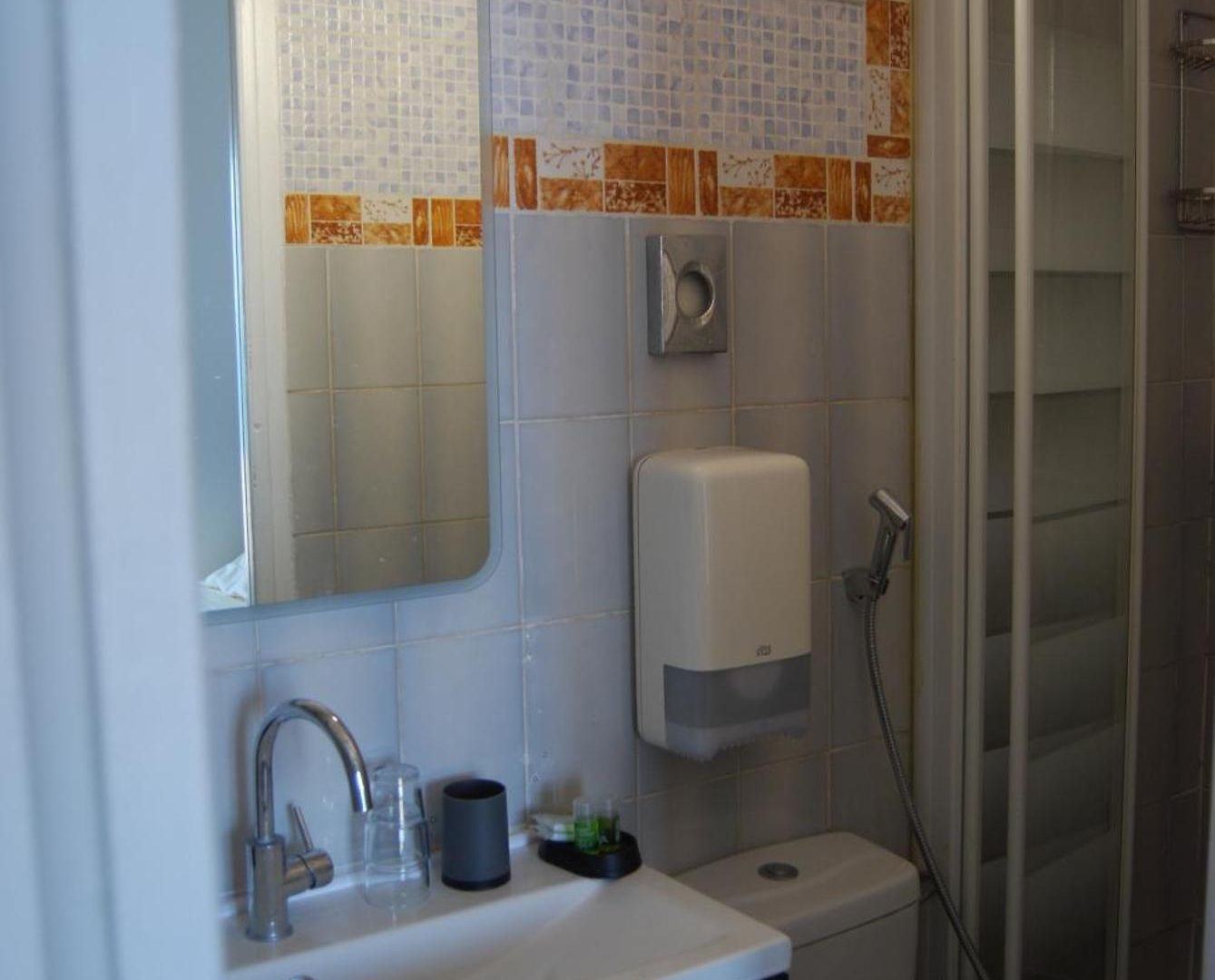 Azur Hotel 2*