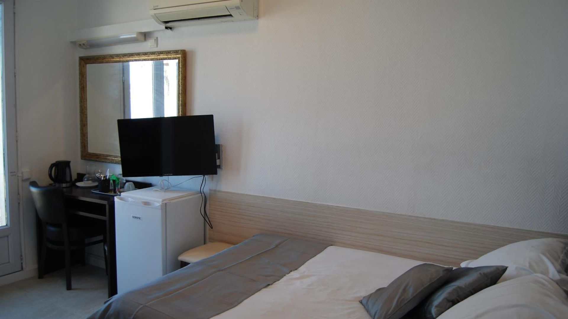 Azur Hotel