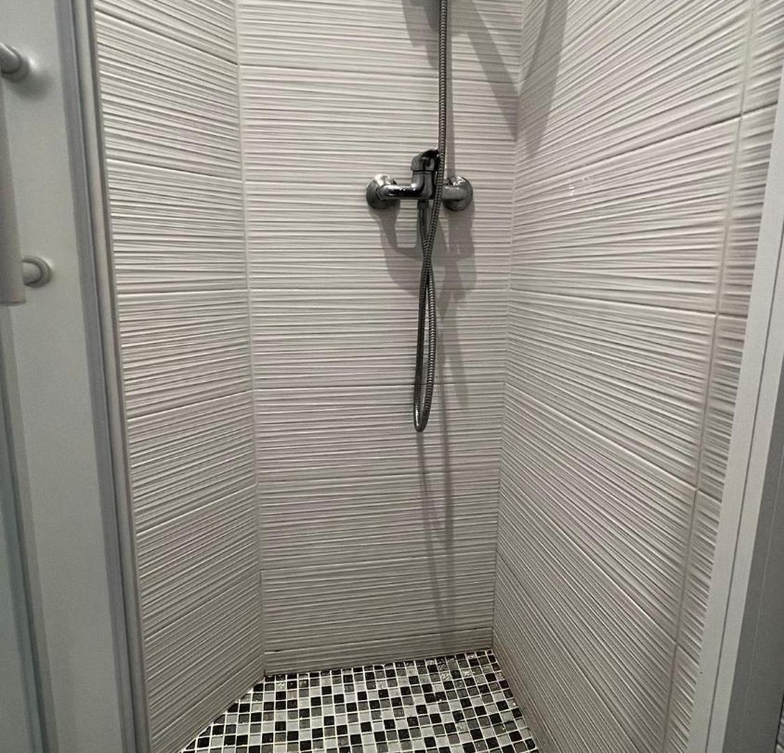 One Bedroom Near Train Station * Nice