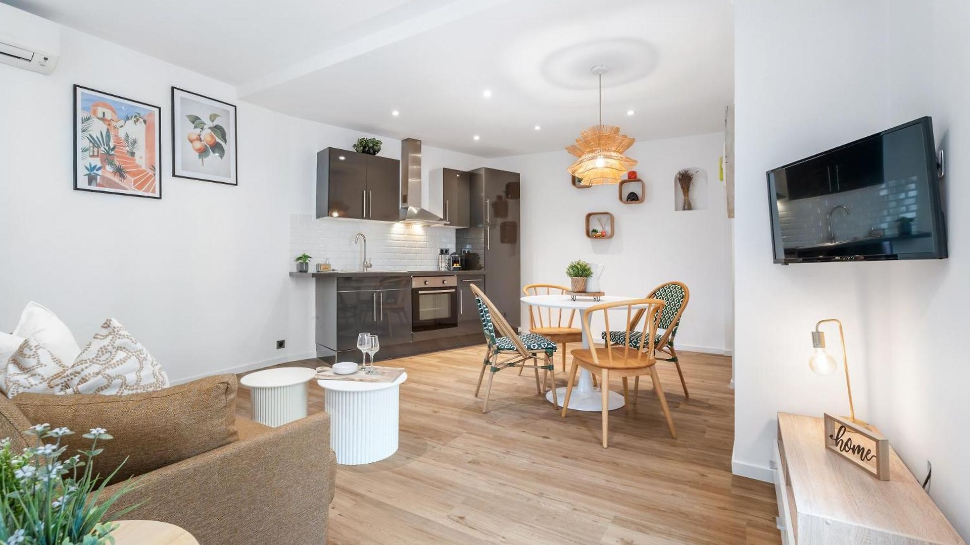 Renting - 35 Massena - Architect Flat Ultimate Charm Massena Center Apartment Nice