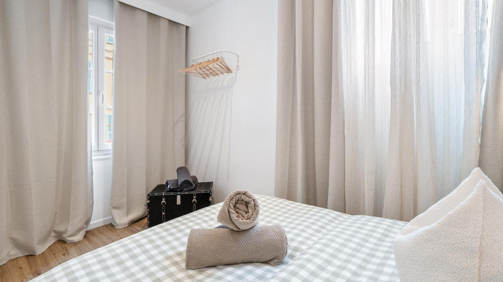 Renting - 35 Massena - Architect Flat Ultimate Charm Massena Center *