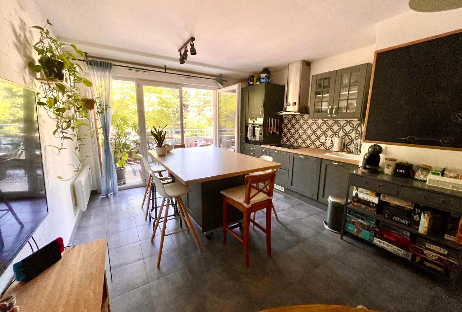 2-room Apartment, Bright Balcony