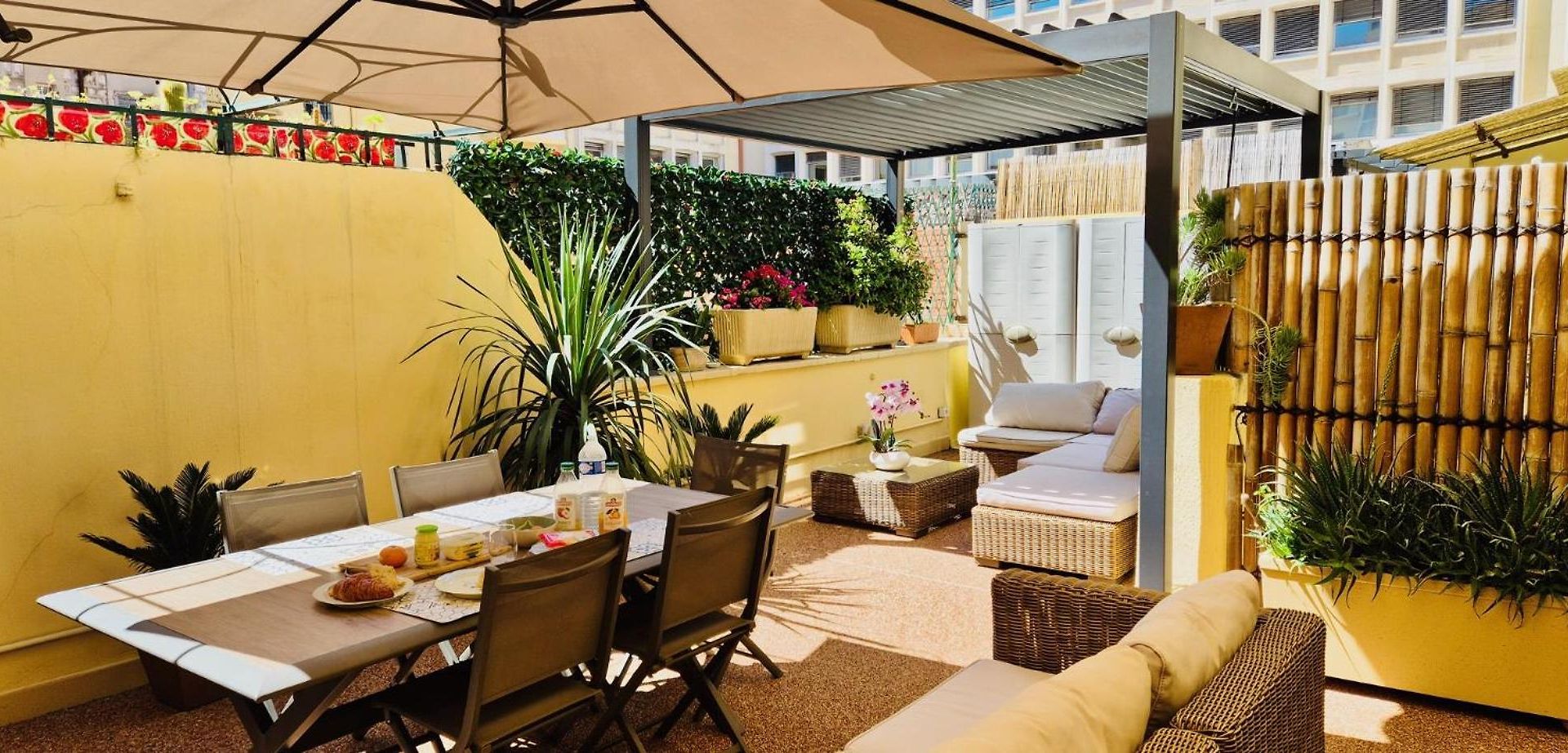 Elegant In Centre With Grand Terrace Appartement