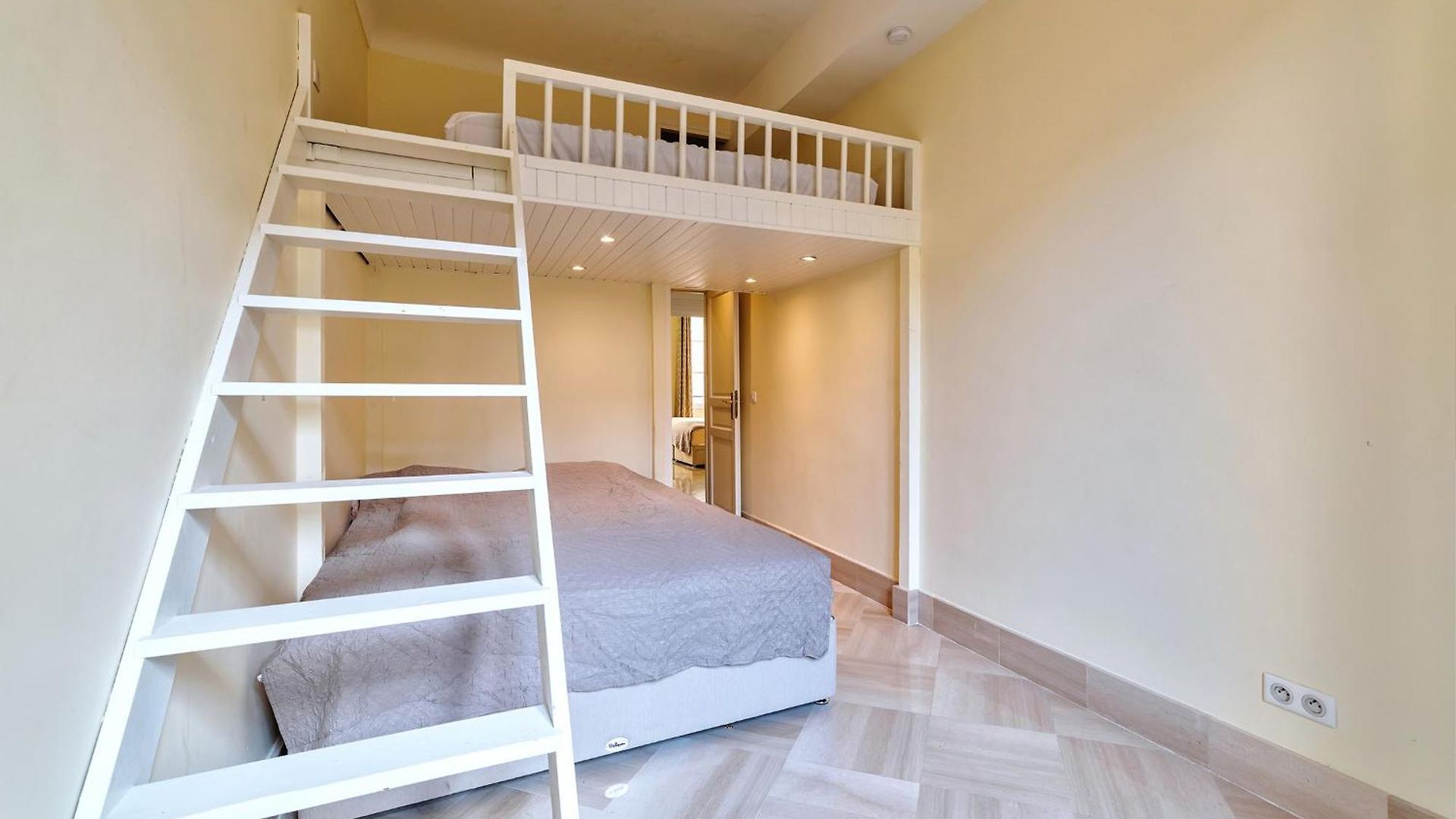 Elegant In Centre With Grand Terrace Appartement *