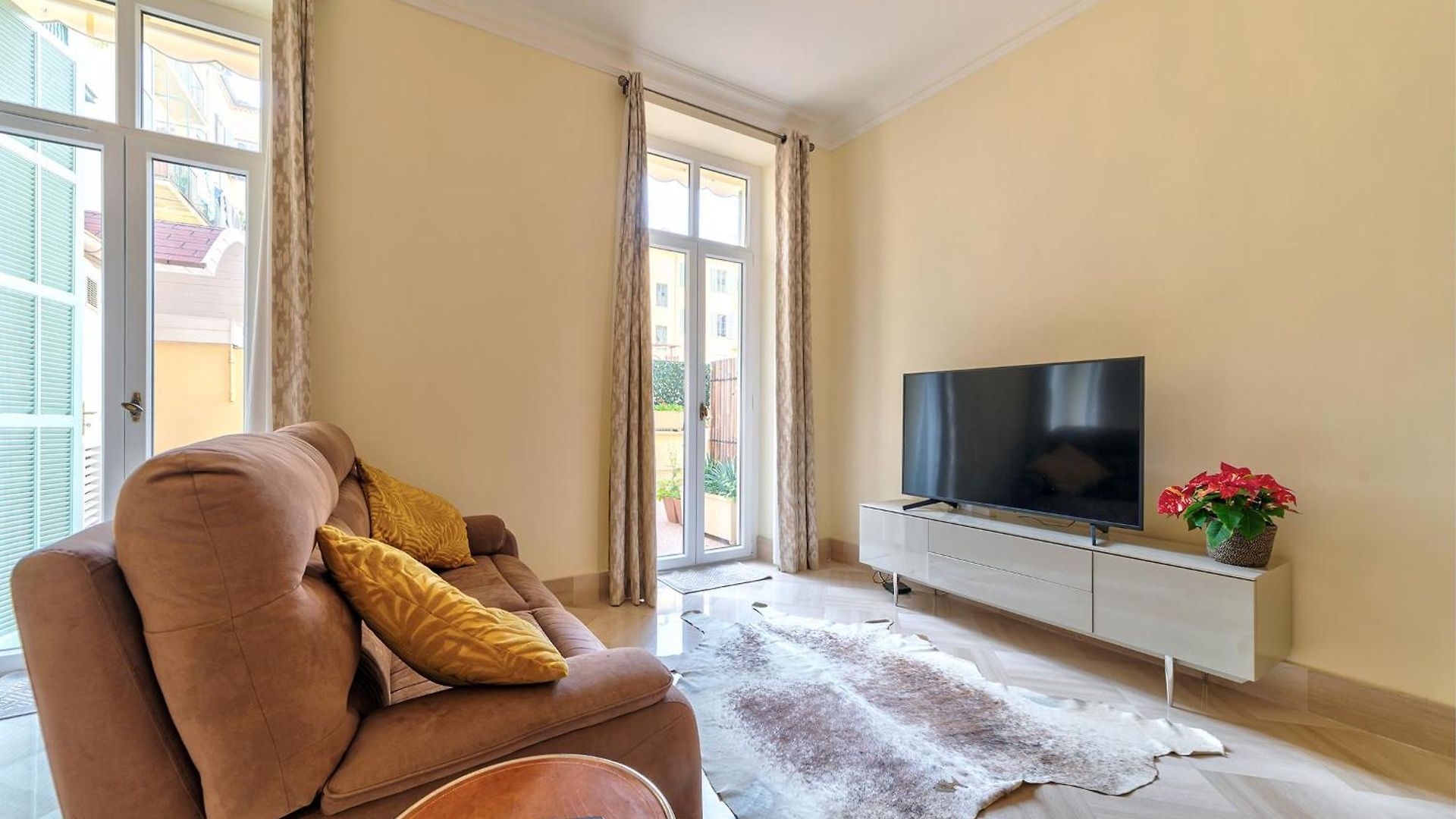 Elegant In Centre With Grand Terrace Appartement
