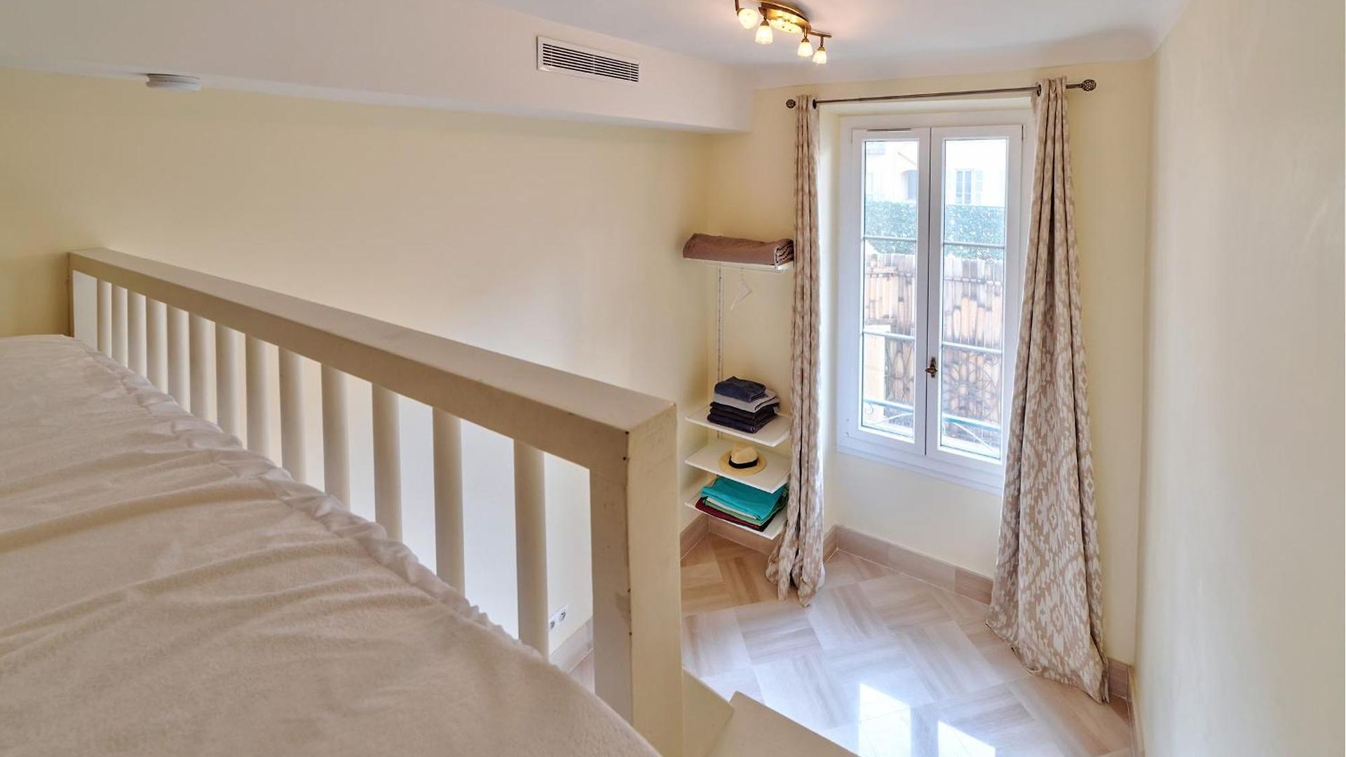 Elegant In Centre With Grand Terrace Appartement *