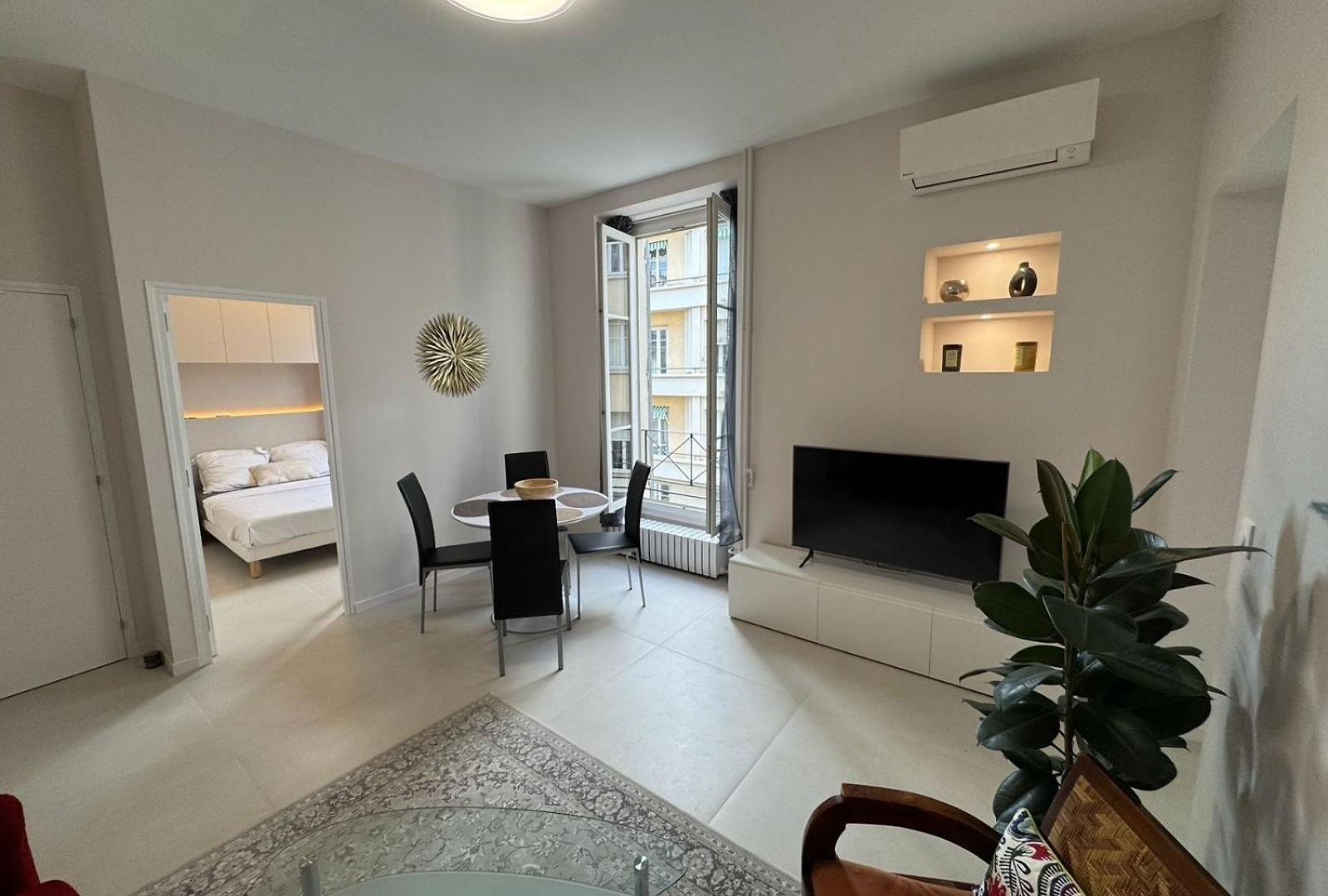 Ambassador Promenade ! Apartment *