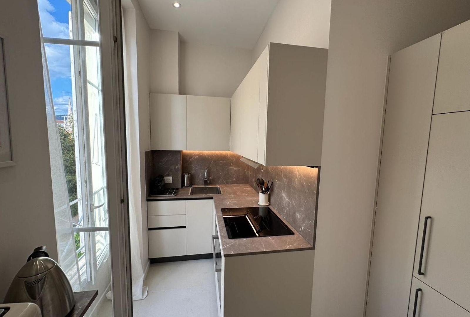 Ambassador Promenade ! Apartment *