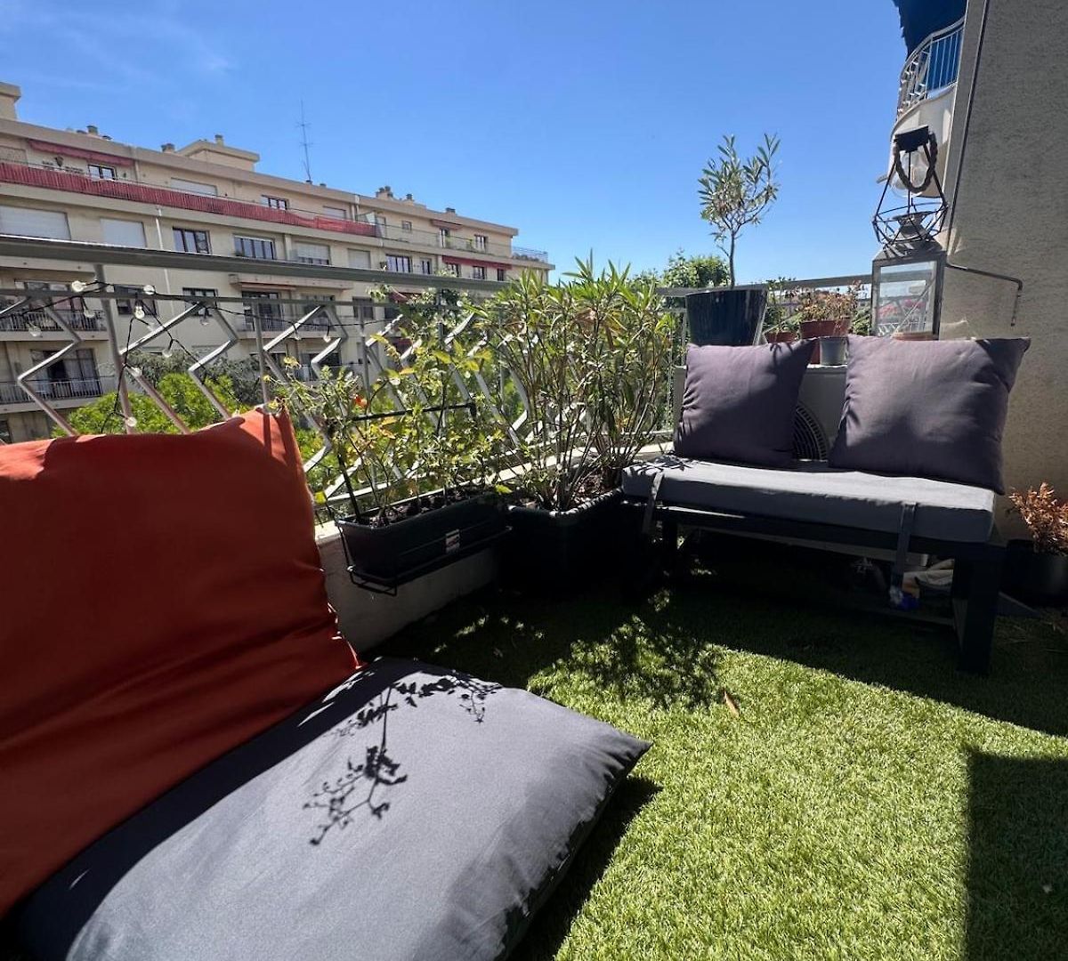 Beautiful 2-room, Ac, Center, Terrace Appartement *