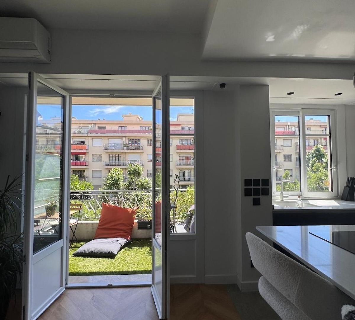 Beautiful 2-room, Ac, Center, Terrace *