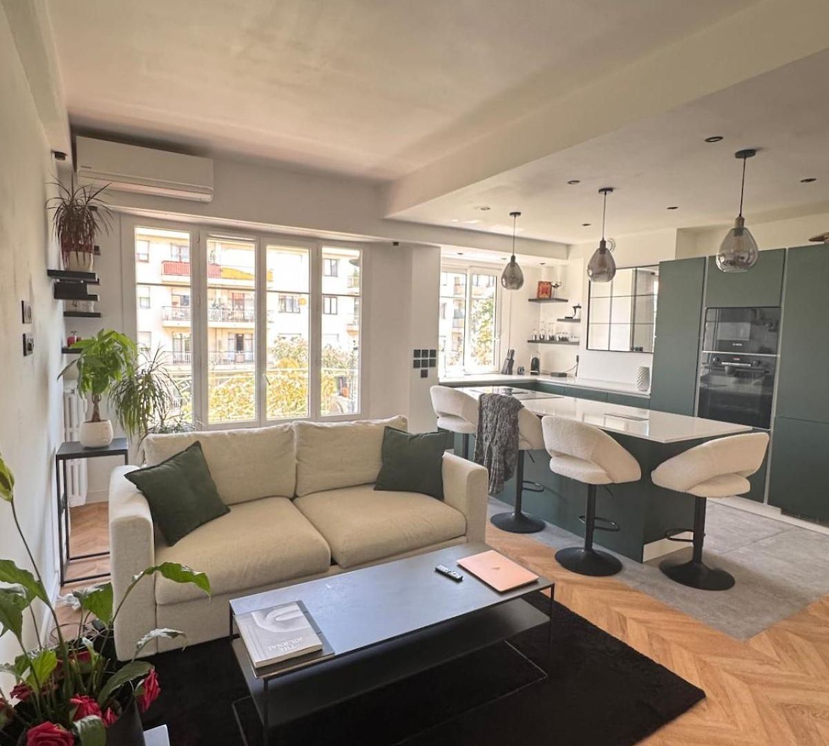 Beautiful 2-room, Ac, Center, Terrace Appartement *