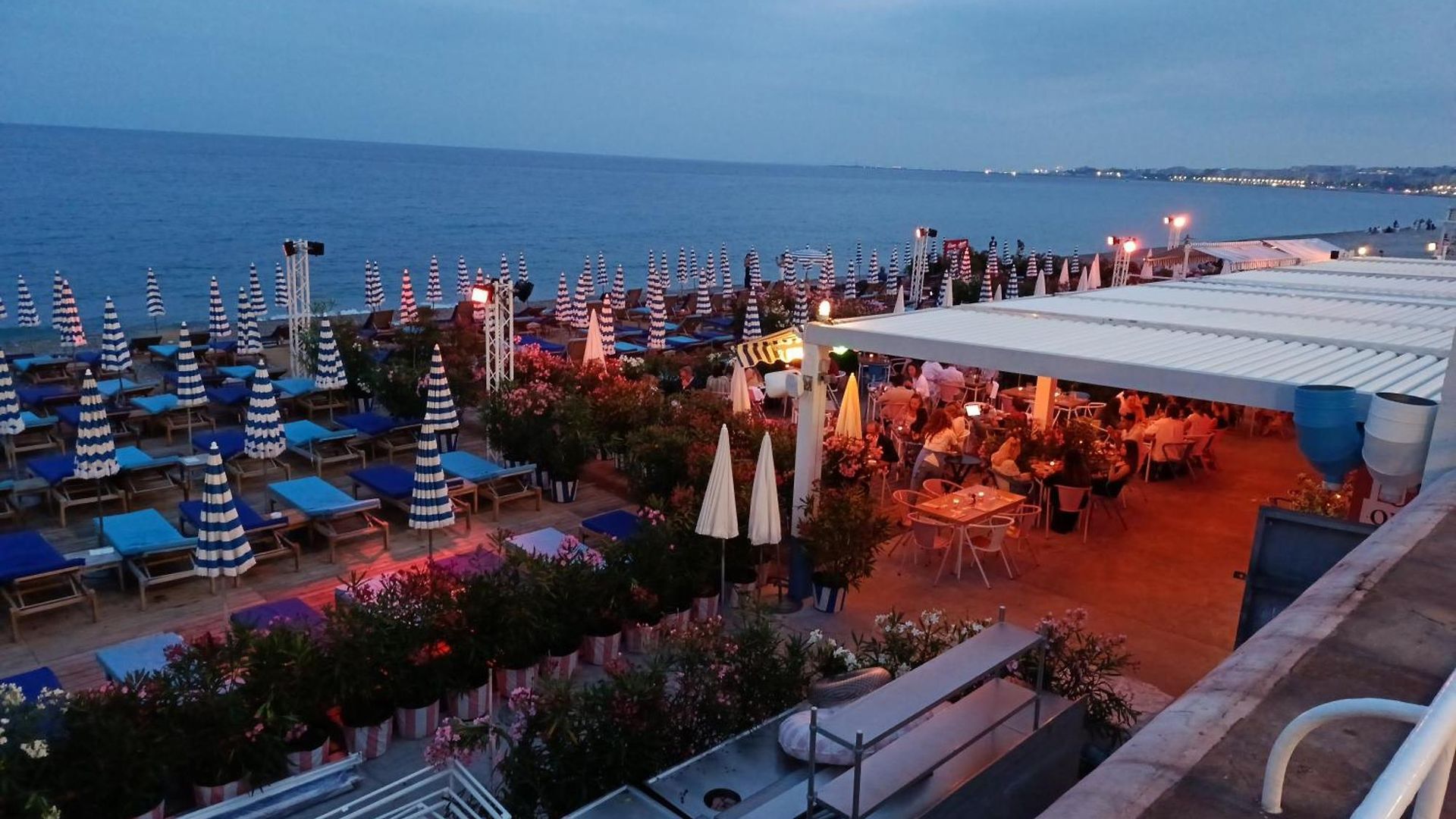 Exclusive Dans 2 Pieces 40 M2 Atypique Original Dans Grande Structure Type D'hote 80 M2 200 M Promenade Des Sejour 4* Nice