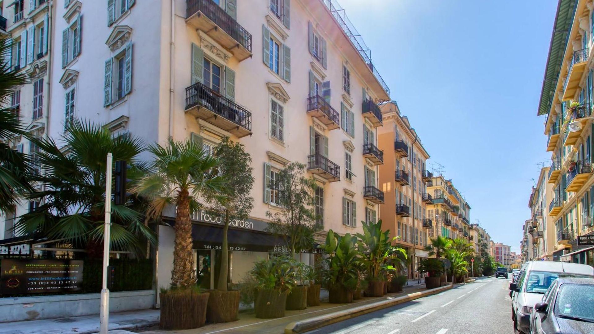 Gioa- Avec Balcon, Place Garibaldi -paillon *