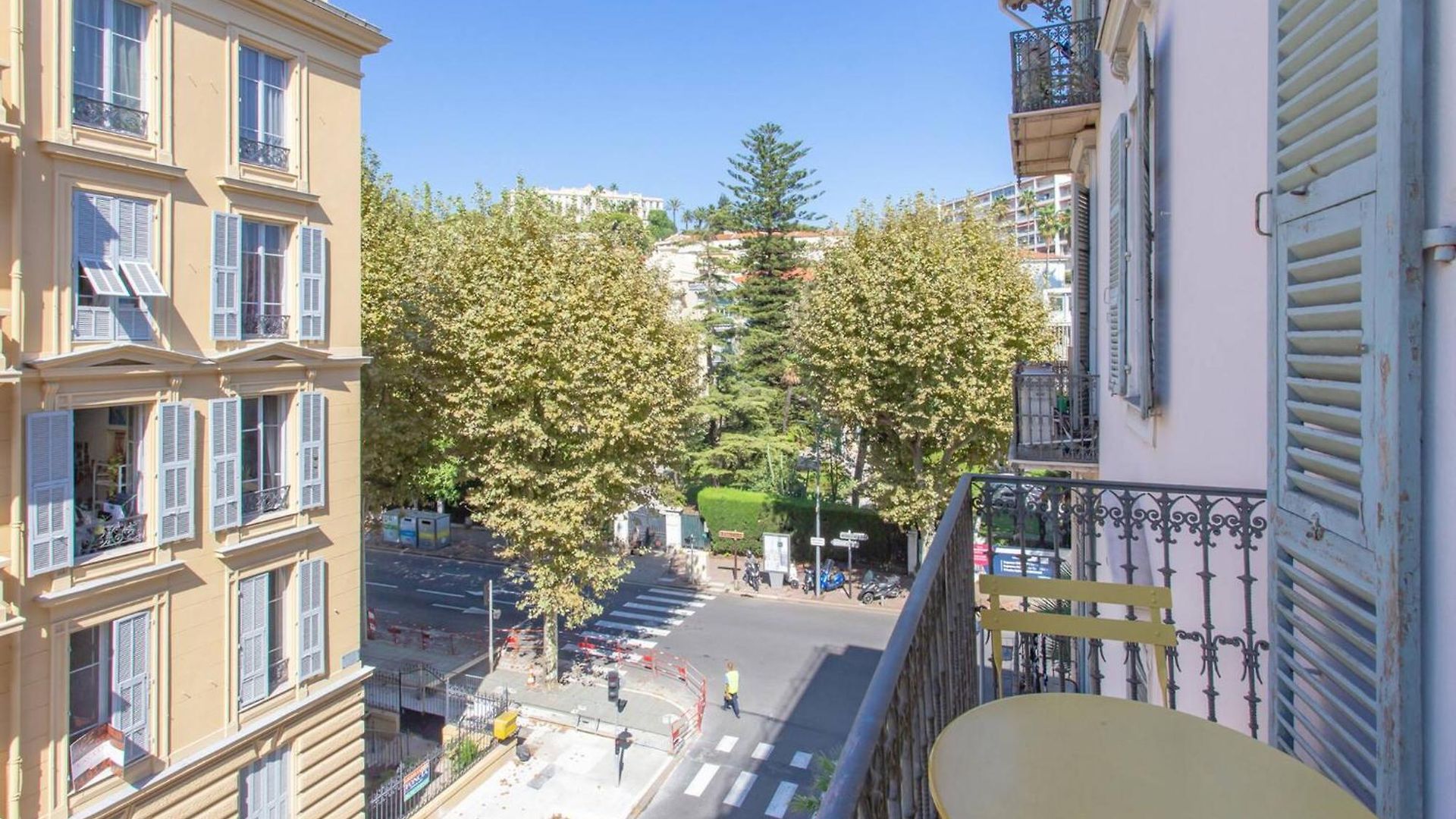 Gioa- Avec Balcon, Place Garibaldi -paillon