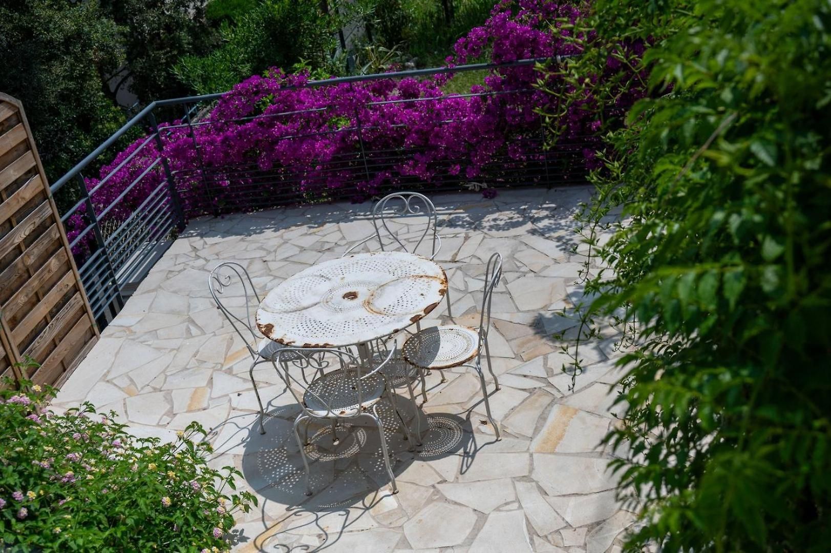 Guestready - Spacious Comfort With Sunny Garden