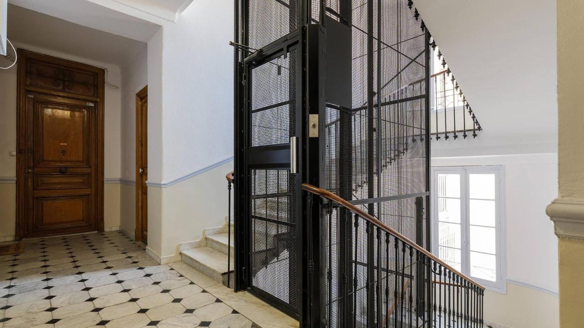 Appartement Elegant Et Lumineux 3 Pieces Avenue Jean Medecin *