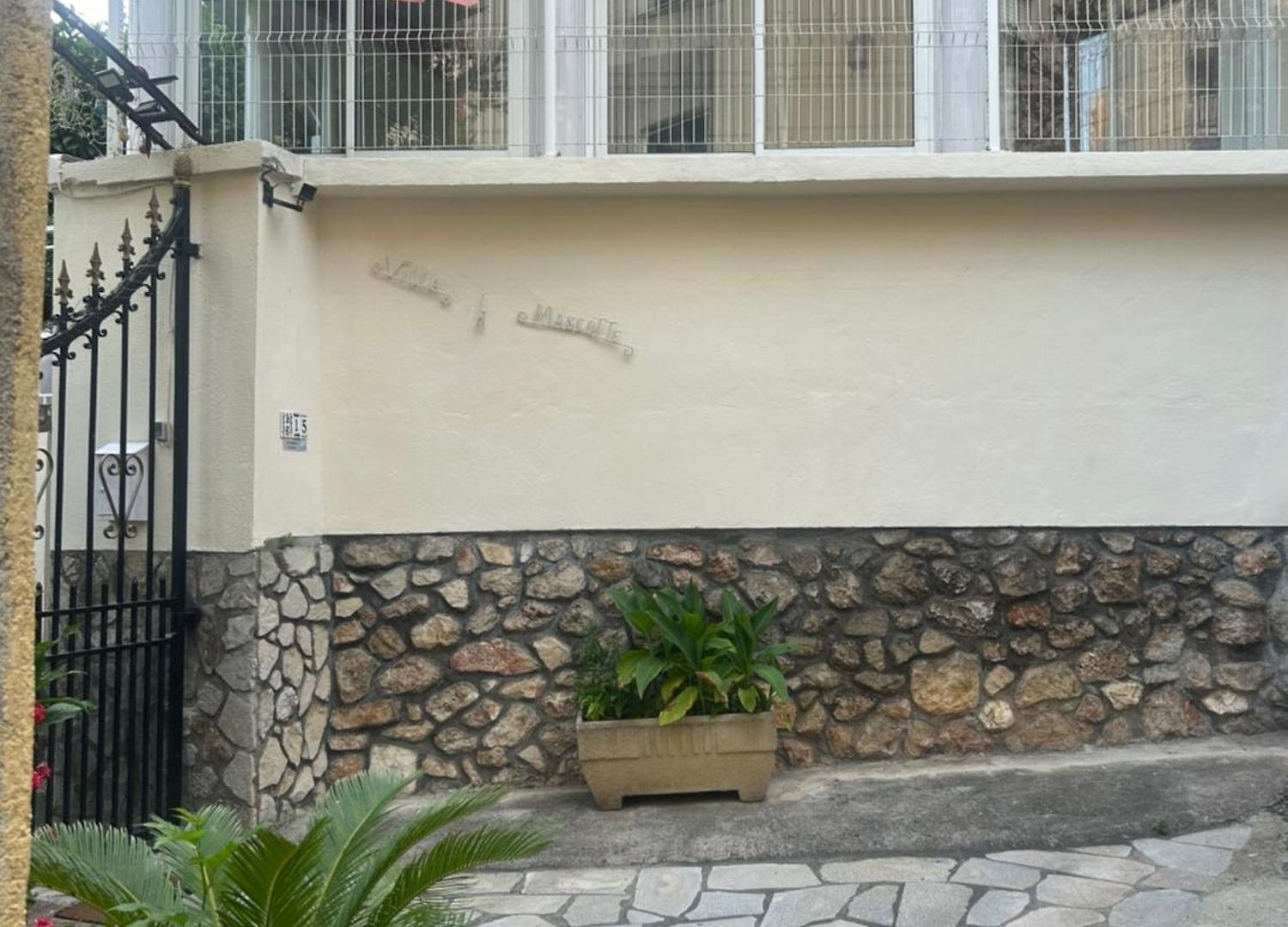 La Mascotte Apartment *