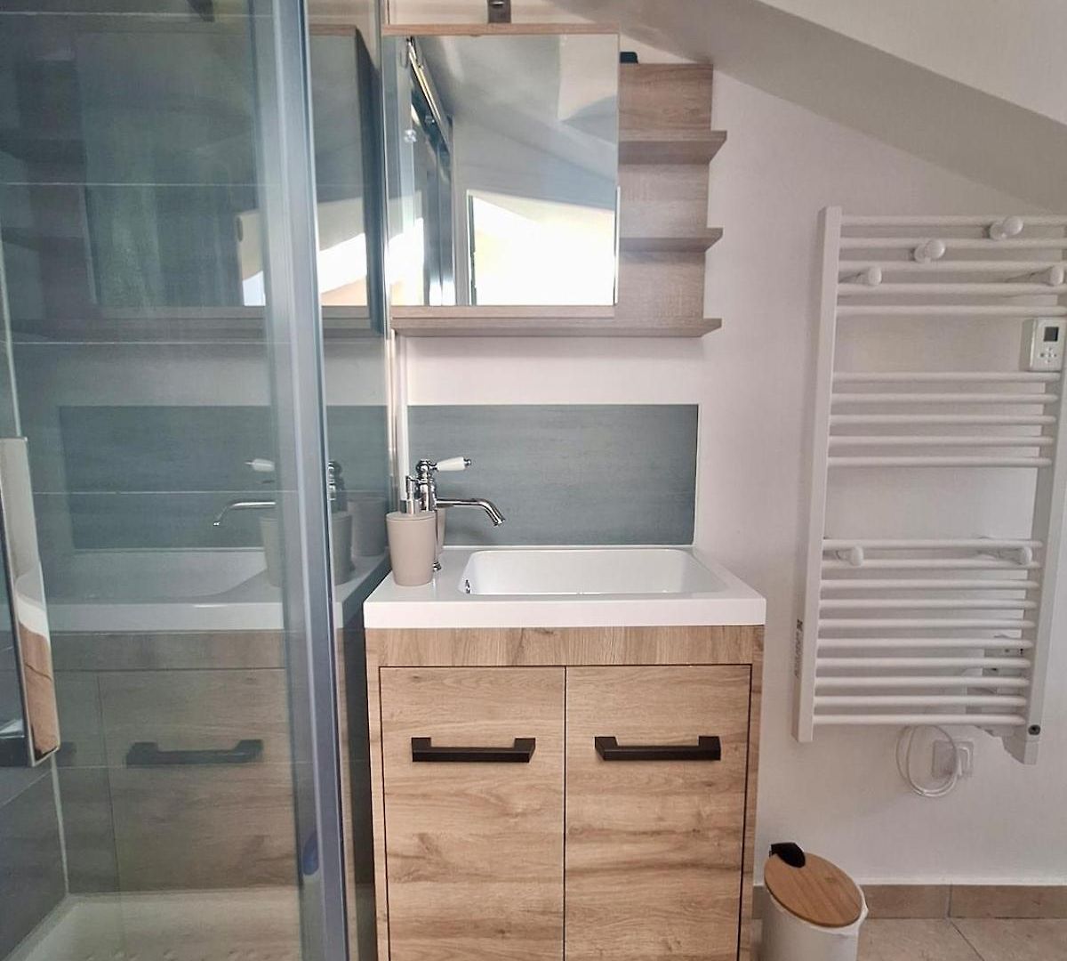 Lofty Hideout With 2 Bedrooms * Nice