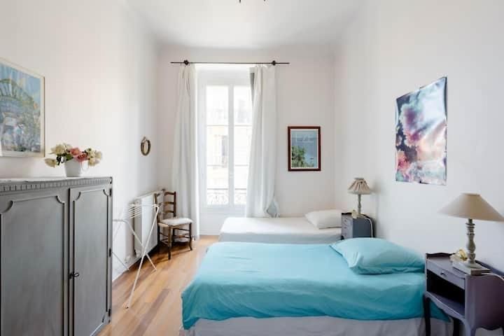 Séjour chez l'habitant Guest Bedroom In Private Home, Quiet, Elegant, 10 Mins To Beach, 1 Triple And 1 Double Bedrooms *
