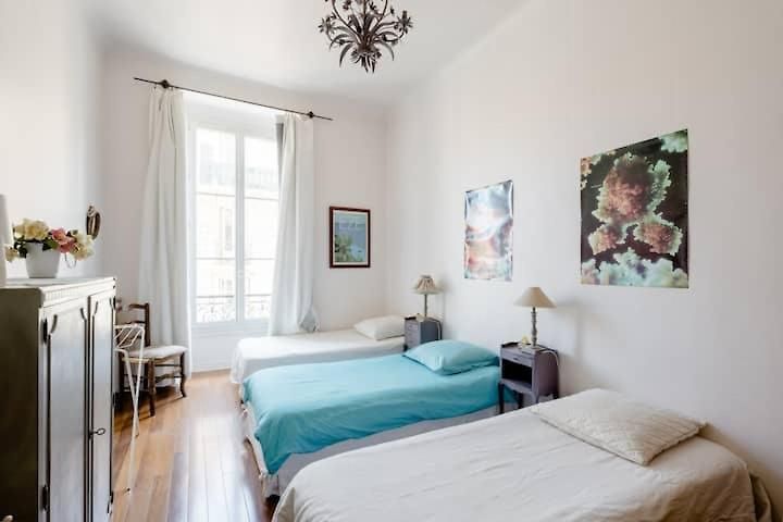 Guest Bedroom In Private Home, Quiet, Elegant, 10 Mins To Beach, 1 Triple And 1 Double Bedrooms Nice