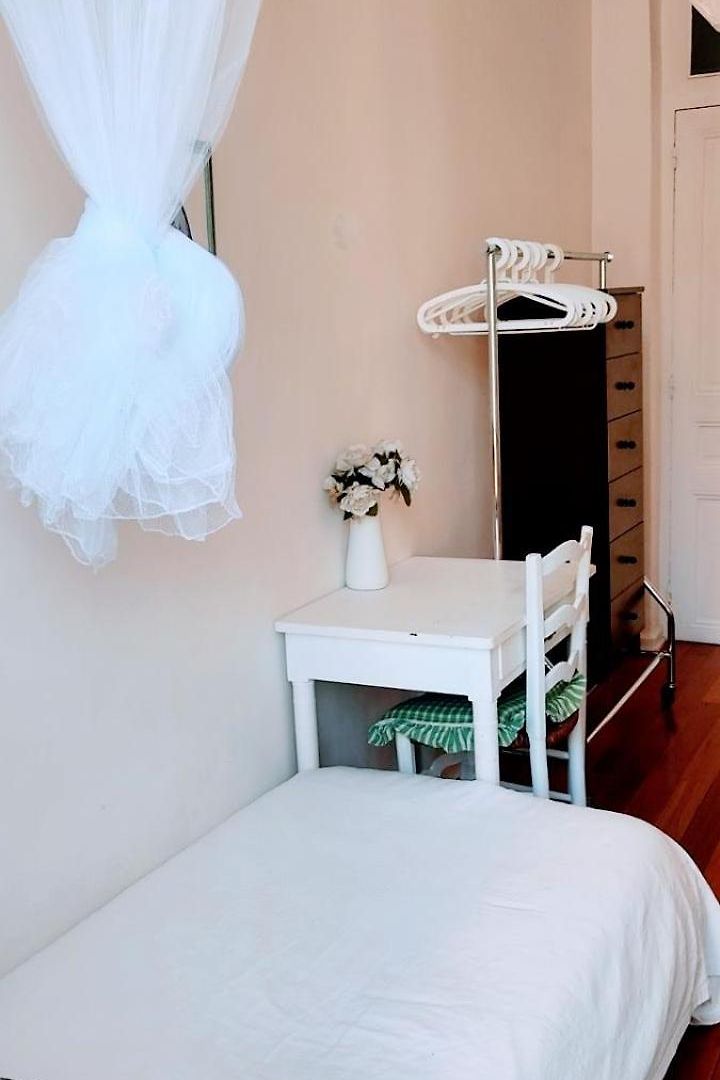 Guest Bedroom In Private Home, Quiet, Elegant, 10 Mins To Beach, 1 Triple And 1 Double Bedrooms Nice