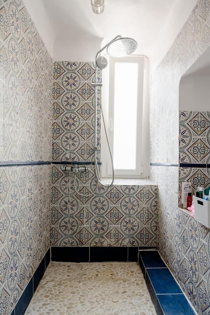 Séjour chez l'habitant Guest Bedroom In Private Home, Quiet, Elegant, 10 Mins To Beach, 1 Triple And 1 Double Bedrooms Nice